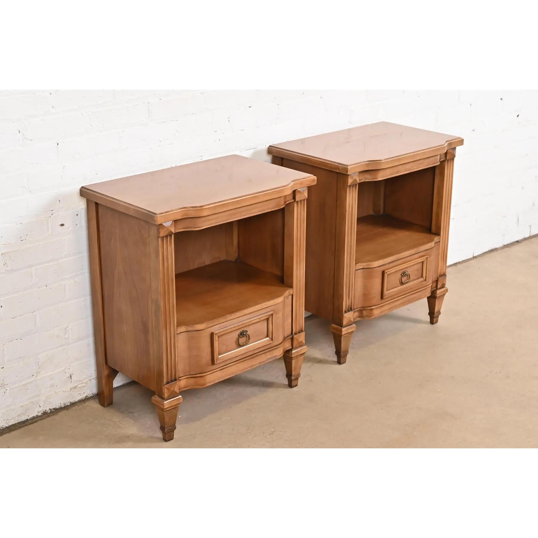 Kent Coffey French Regency Louis XVI Carved Cherry Wood Nightstands, Pair In Good Condition For Sale In South Bend, IN
