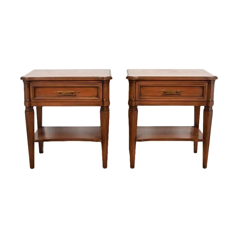 Kent Coffey French Regency Louis XVI Carved Cherry Wood Nightstands, Pair en vente