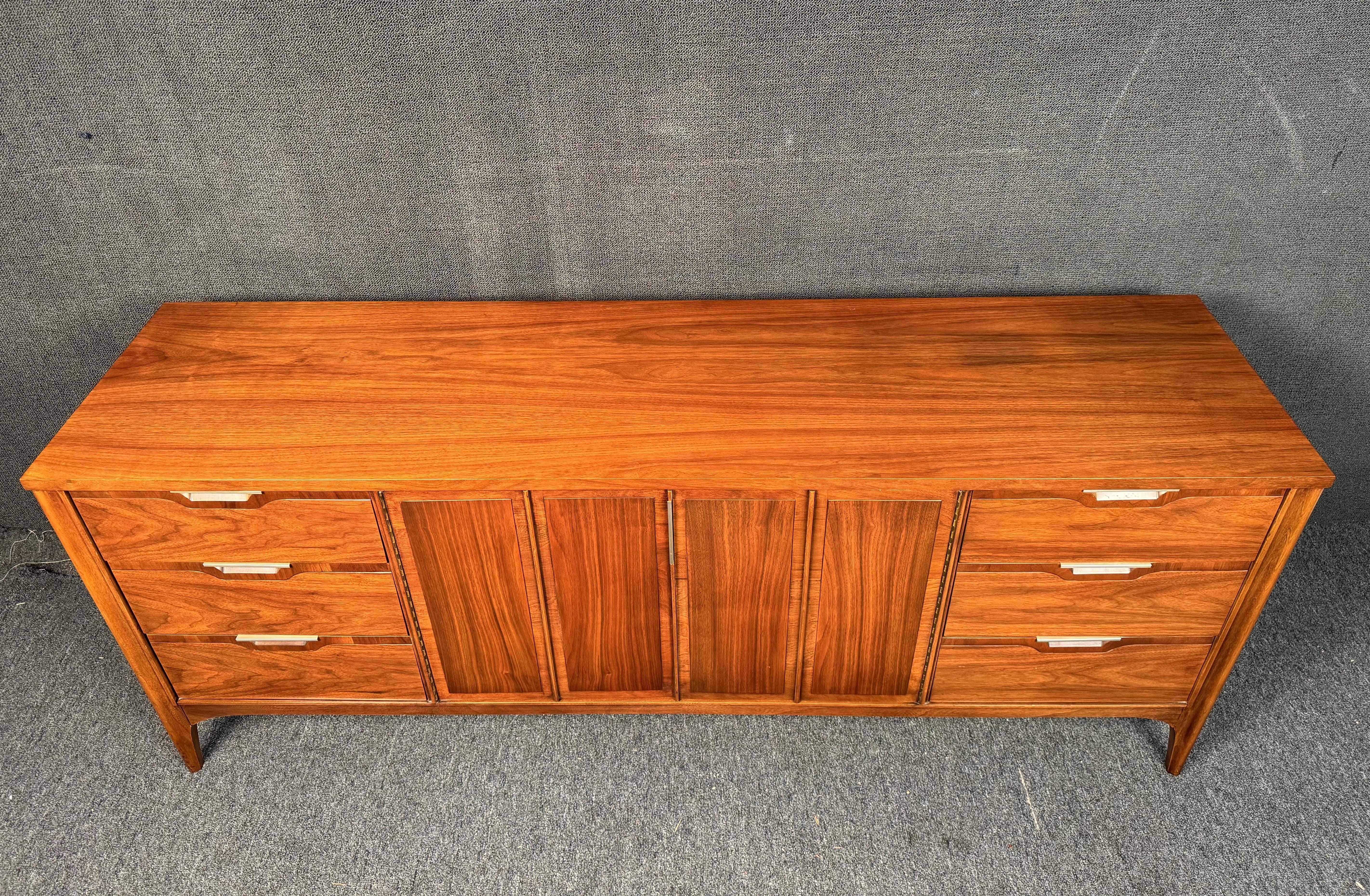 Mid-Century moderno Kent Coffey 