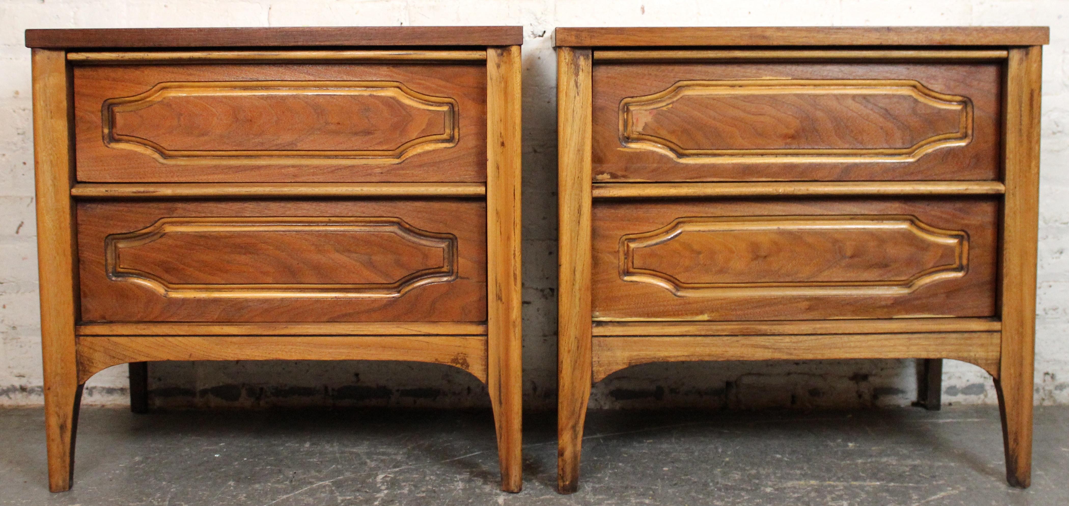 Paire de tables de nuit 