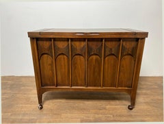 Kent Coffey Carrito moderno de mediados de siglo para bar y bebidas con tapa extensible