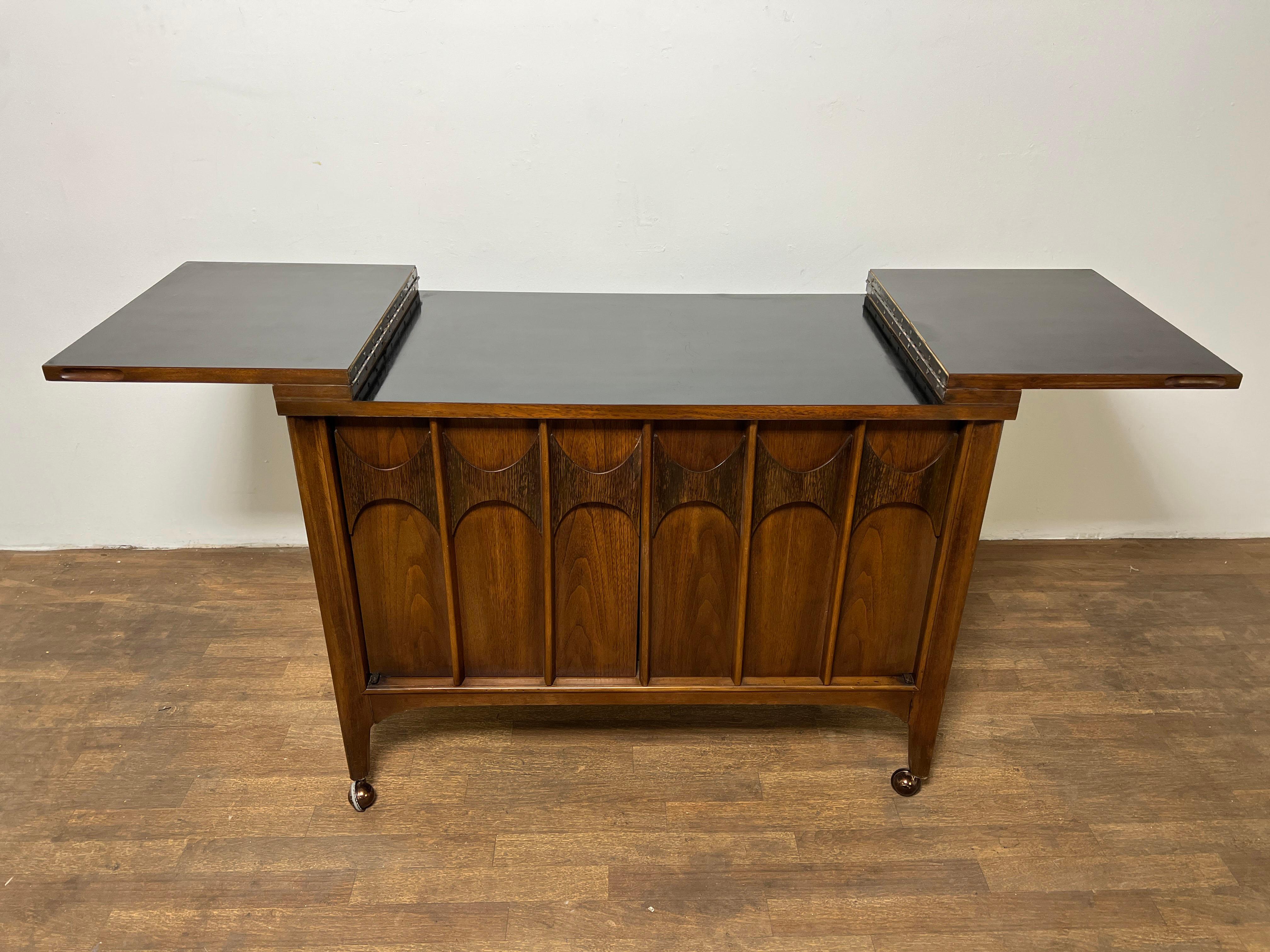 Mid-20th Century Kent Coffey Mid-Century Modern Bar / Drinks Serving Cart with Expandable Top For Sale