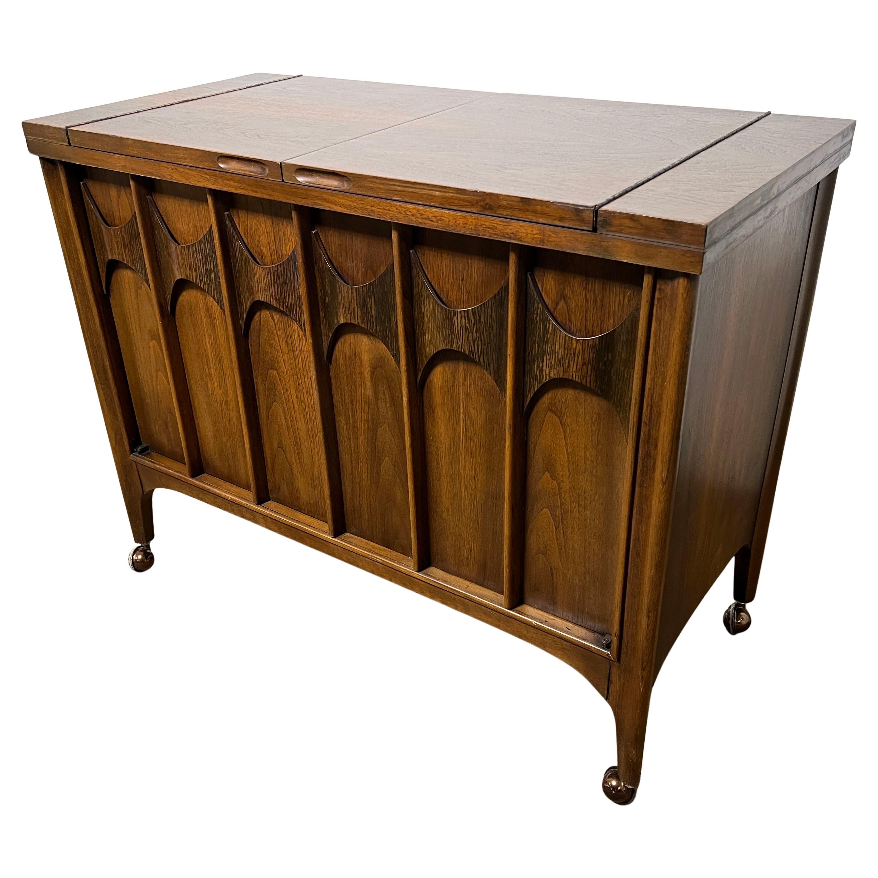 Kent Coffey Mid-Century Modern Bar / Drinks Serving Cart with Expandable Top