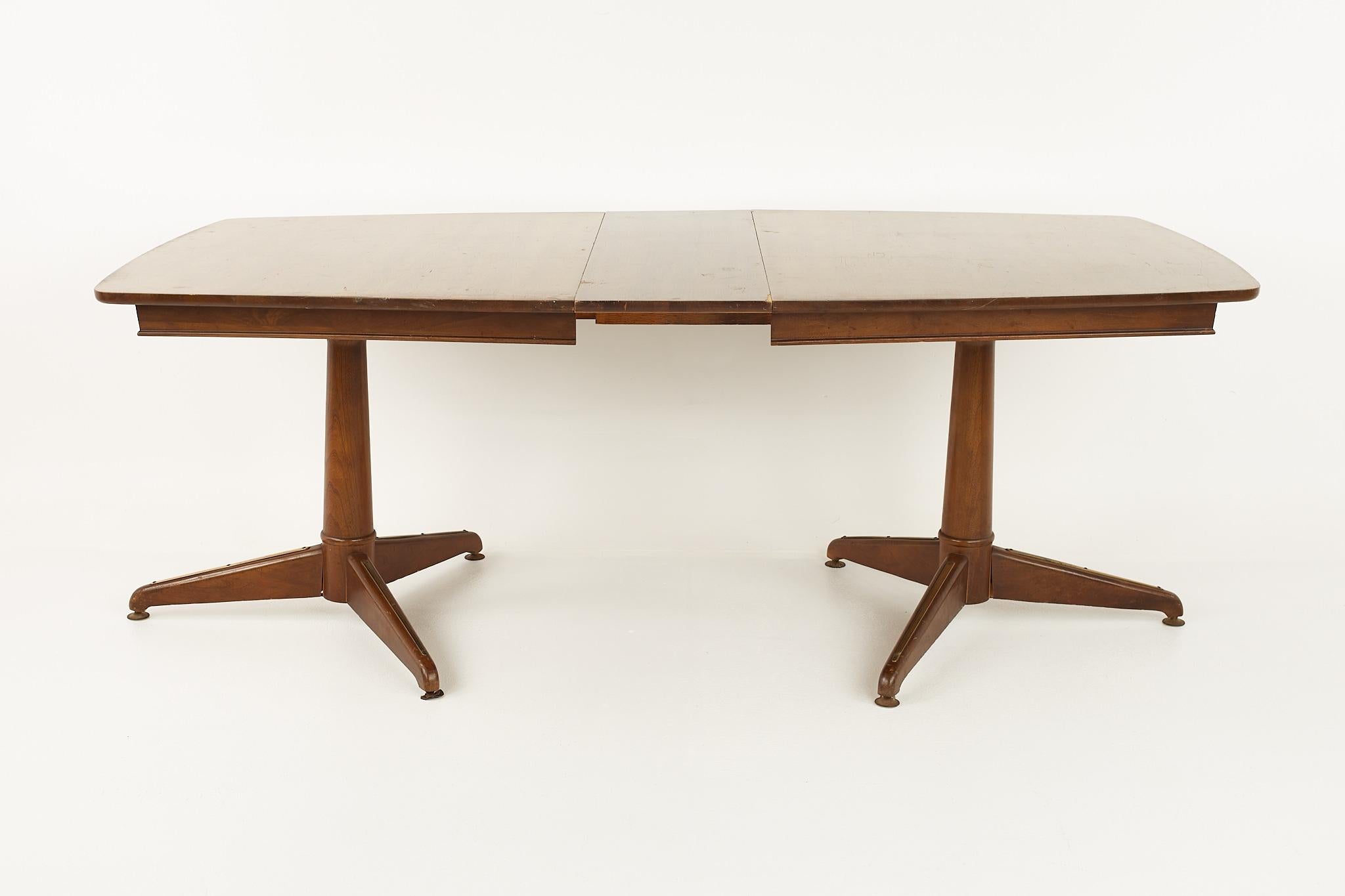 Kent Coffey Mid Century Pedestal Base 10 Seat Walnut Dining Table In Good Condition For Sale In Countryside, IL