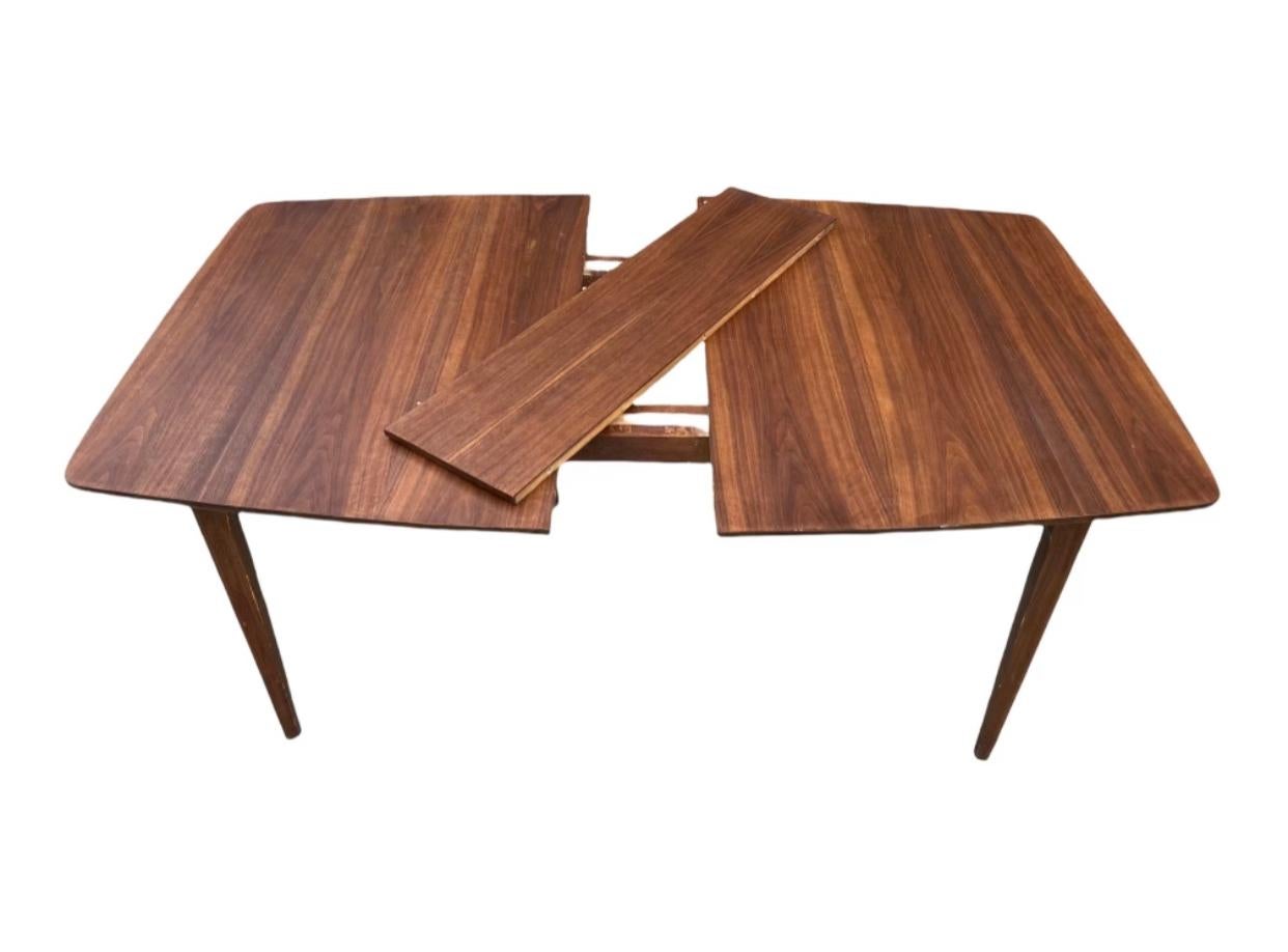 20th Century Kent Coffey ‘Perspecta’ Expandable Dining Table in Walnut, with Leaf