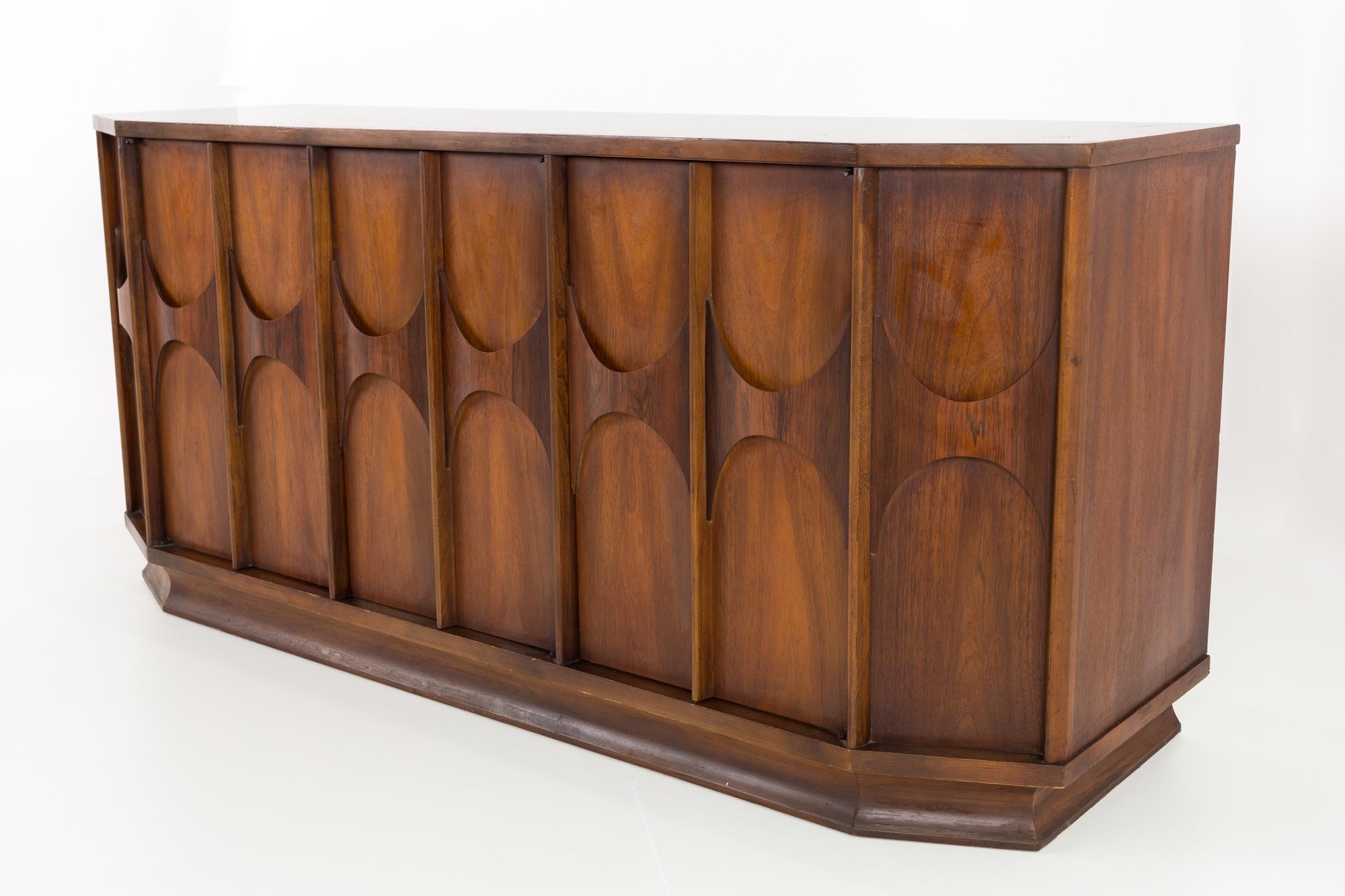 Kent Coffey Perspecta MCM Walnut and Rosewood China Cabinet Sideboard Buffet  In Good Condition In Countryside, IL