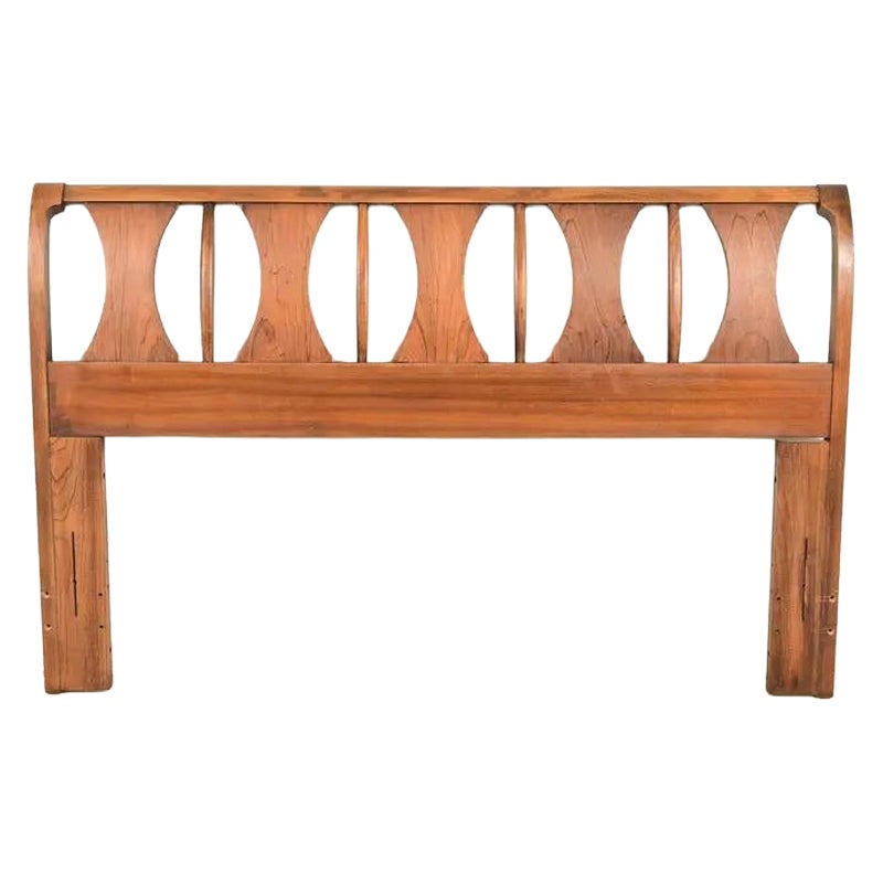 Tête de lit Queen Size en noyer, moderne du milieu du siècle, Kent Coffey, années 1960