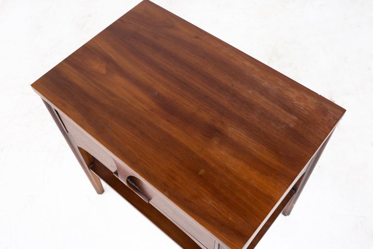 Kent Coffey Perspecta Mid Century Nightstand In Good Condition For Sale In Countryside, IL