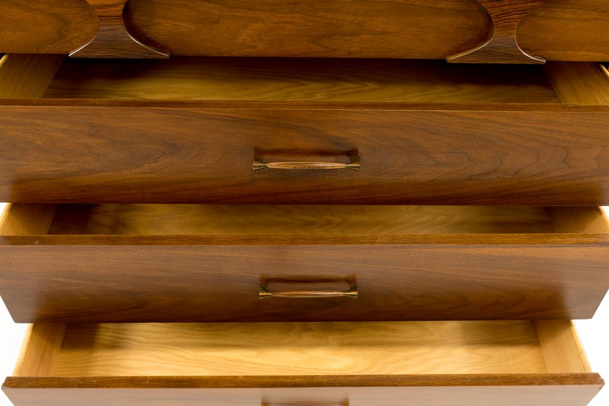 Kent Coffey Perspecta - Comò Highboy a 5 cassetti in noce e palissandro del Medioevo in vendita 3