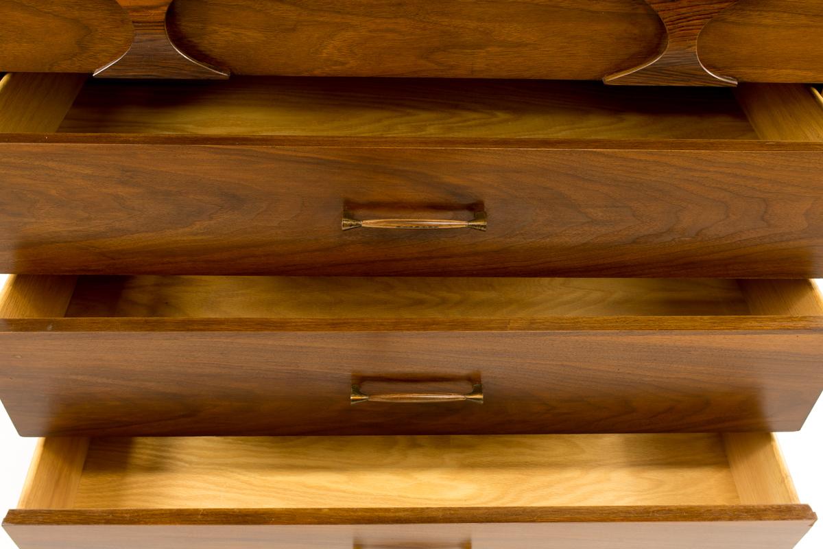 Kent Coffey Perspecta Highboy-Kommode aus Nussbaum und Palisanderholz mit 5 Schubladen aus der Mitte des Jahrhunderts im Angebot 3