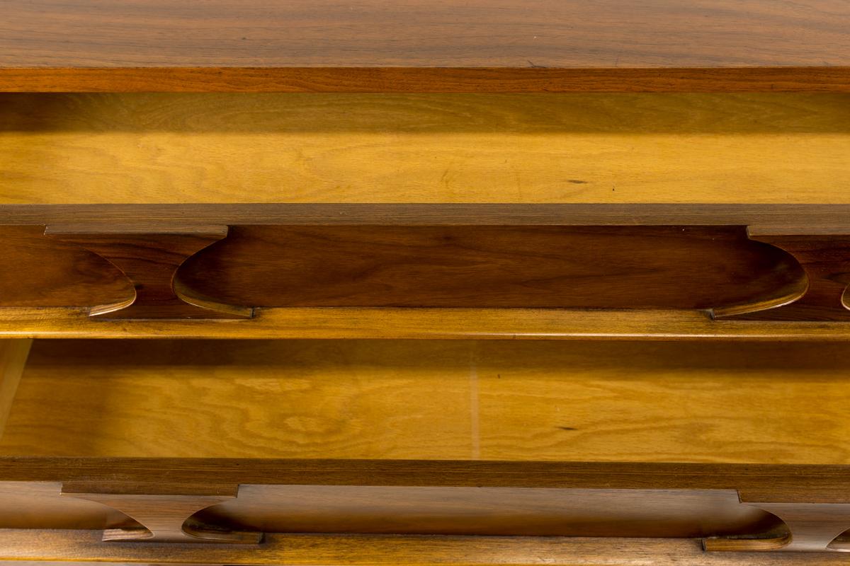 Kent Coffey Perspecta - Comò Highboy a 5 cassetti in noce e palissandro del Medioevo in vendita 4