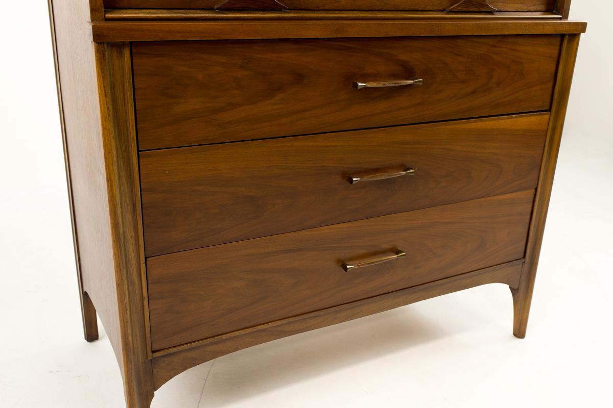 Palissandro Kent Coffey Perspecta - Comò Highboy a 5 cassetti in noce e palissandro del Medioevo in vendita