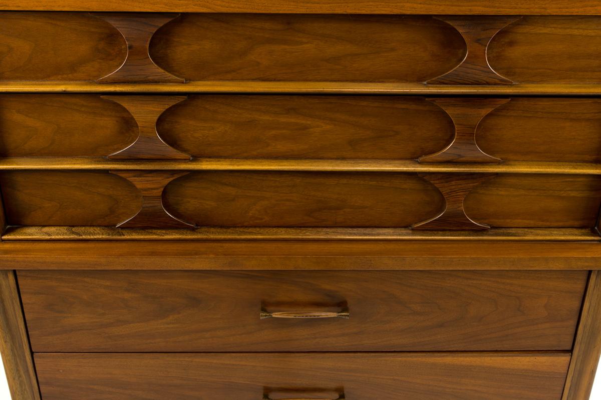Kent Coffey Perspecta Mid Century Walnut and Rosewood 5 Drawer Highboy Dresser For Sale 2