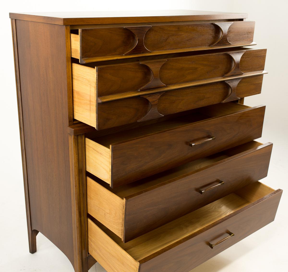 Kent Coffey Perspecta Highboy-Kommode aus Nussbaum und Palisanderholz mit 5 Schubladen aus der Mitte des Jahrhunderts im Angebot 2