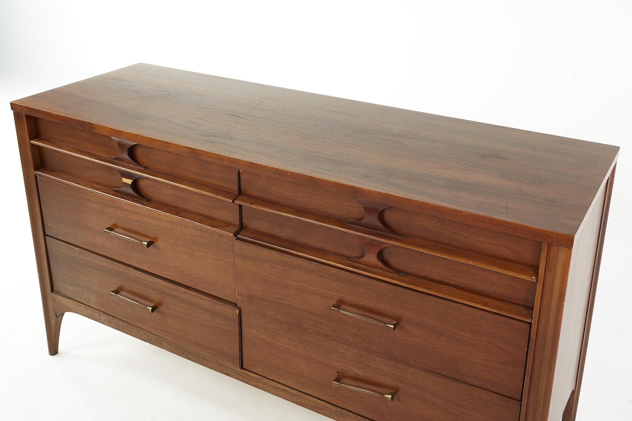 Late 20th Century Kent Coffey Perspecta Mid Century Walnut and Rosewood 6 Drawer Lowboy Dresser For Sale