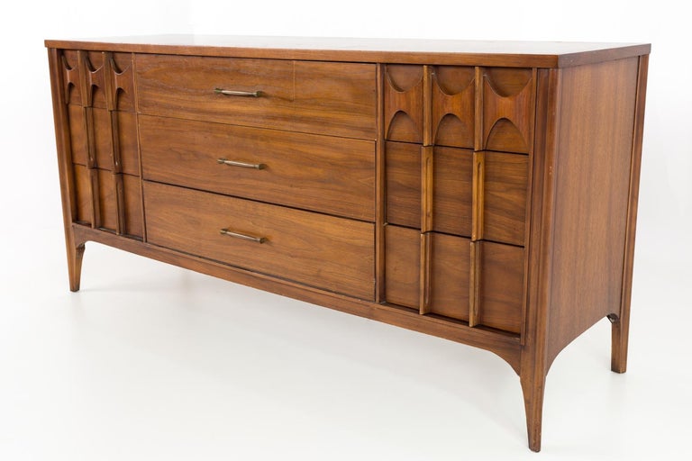 Mid-Century Modern Kent Coffey Perspecta Mid-Century Walnut and Rosewood 9 Drawer Lowboy Dresser For Sale