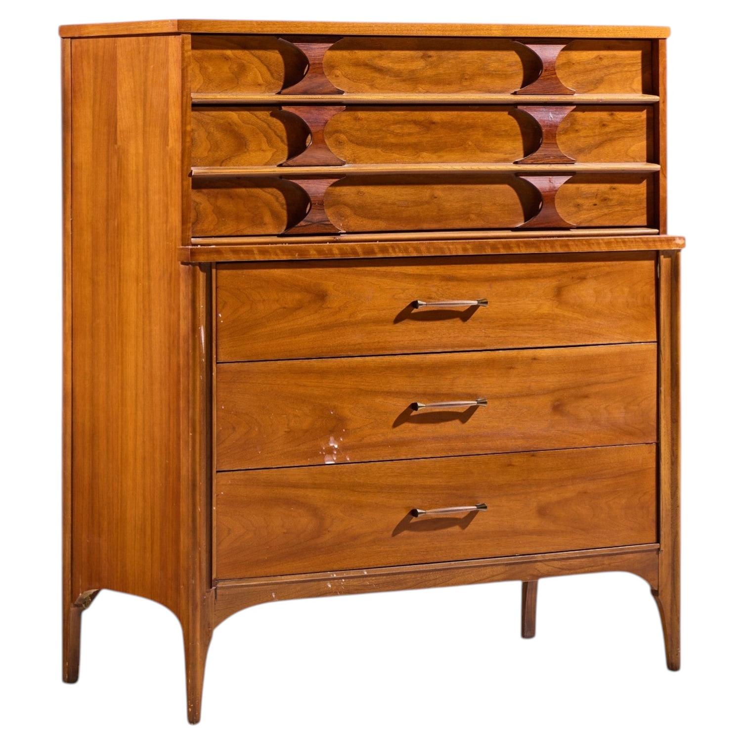 Kent Coffey Cómoda Perspecta Highboy de mediados de siglo en nogal y palisandro
