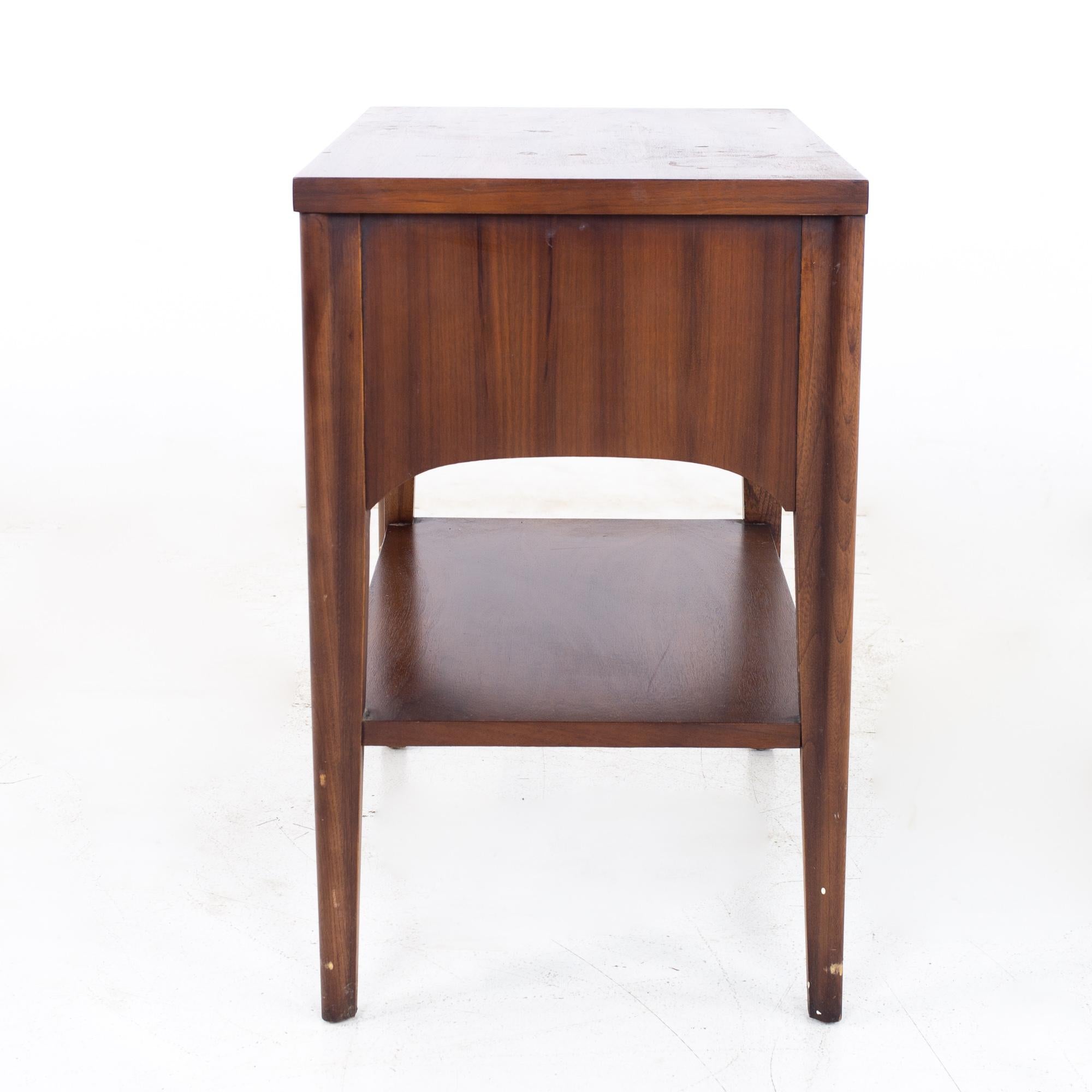 Kent Coffey Perspecta Mid Century Walnut and Rosewood Nightstands, a Pair In Good Condition In Countryside, IL