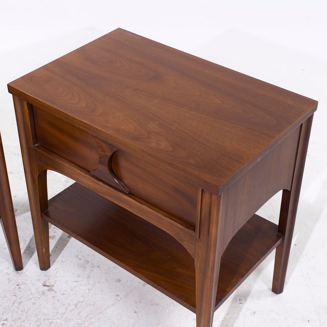 Kent Coffey Perspecta Mid Century Walnut and Rosewood Nightstands - Pair For Sale 4
