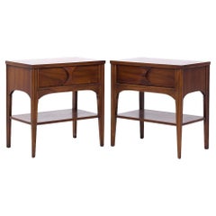 Paire de tables de nuit Perspecta Mid Century en noyer et palissandre - Paire