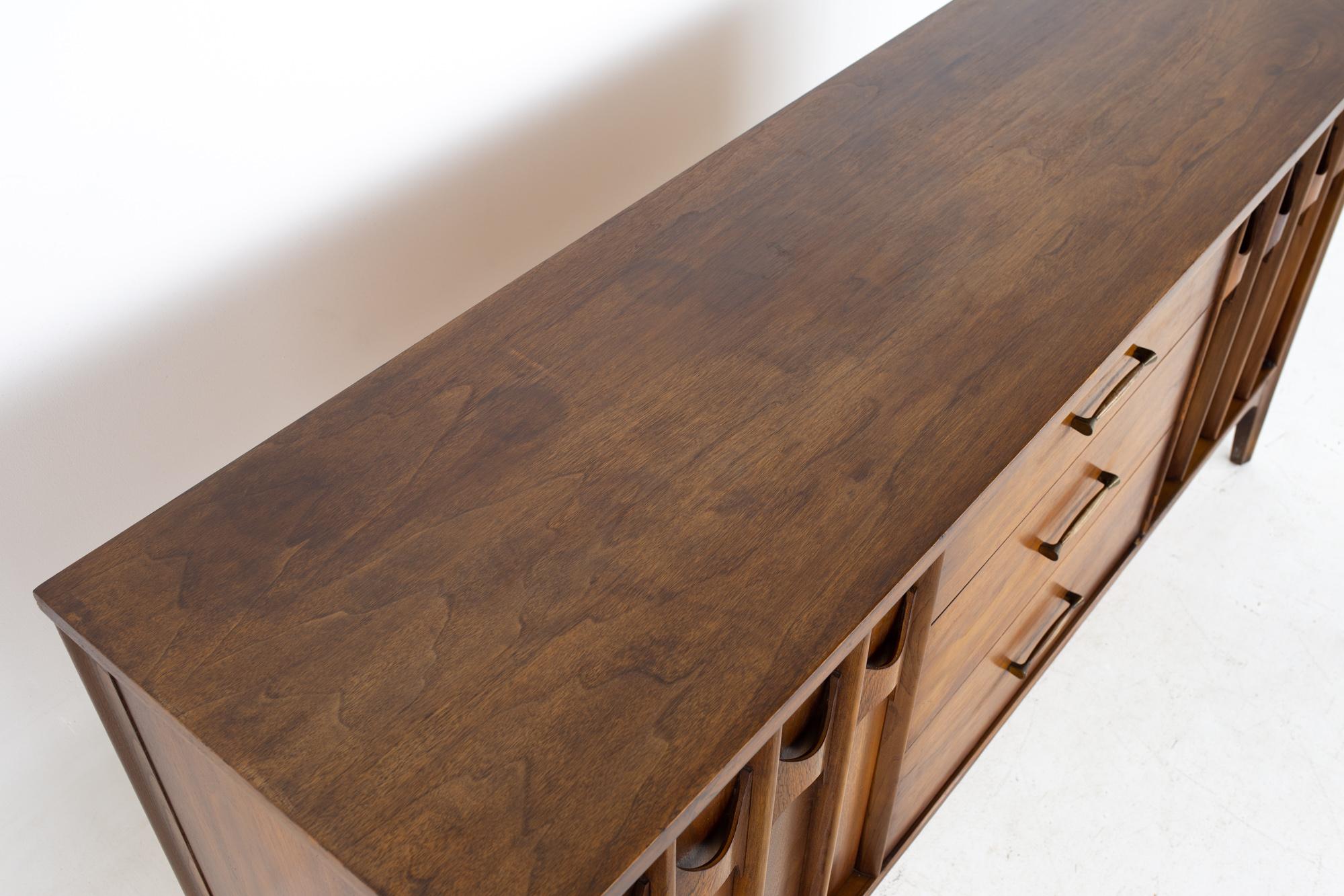 Kent Coffey Perspecta Mid Century Walnut and Rosewood Sideboard Buffet Credenza In Good Condition In Countryside, IL