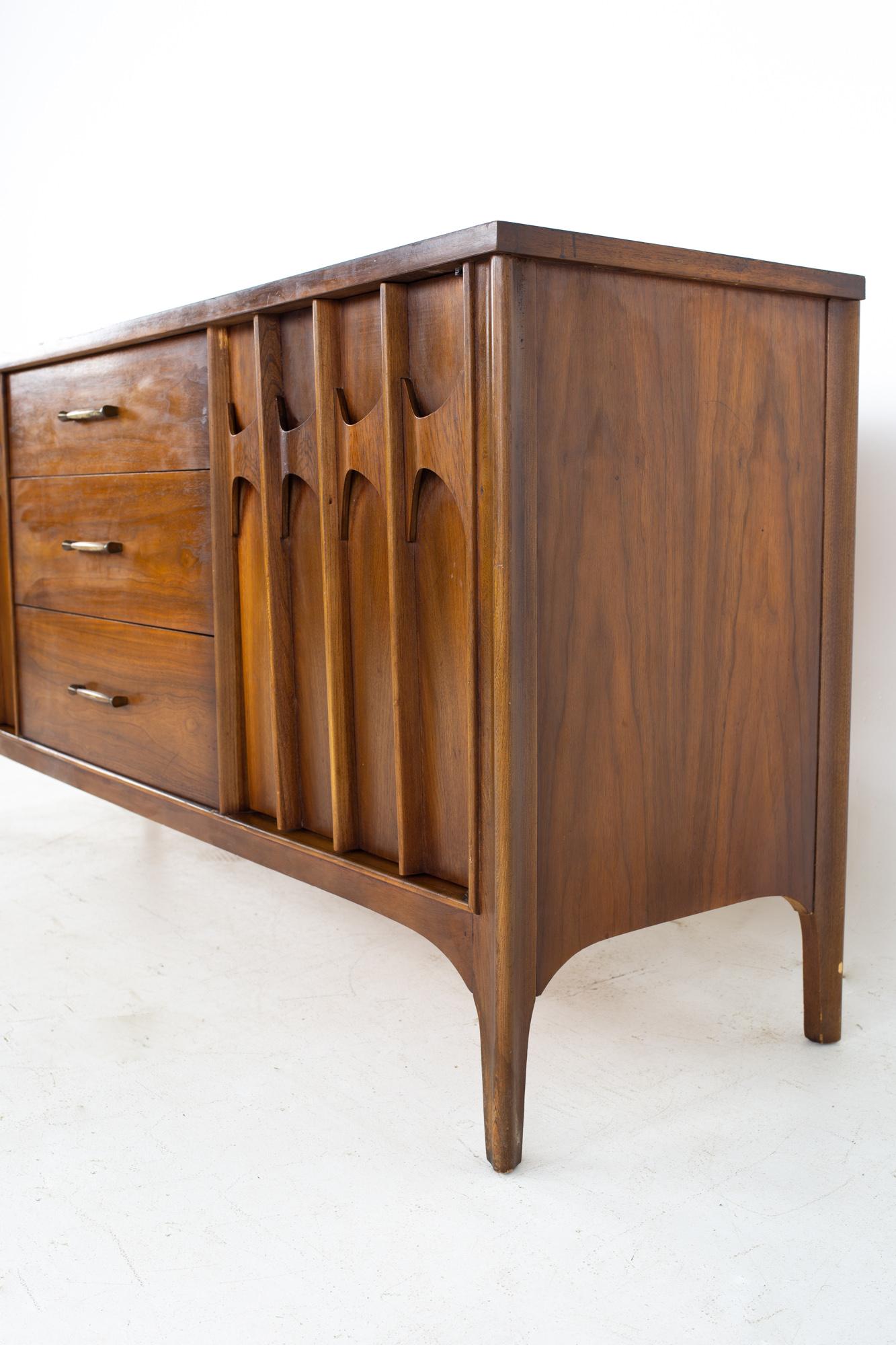 Kent Coffey Perspecta Mid Century Walnut and Rosewood Sideboard Buffet Credenza In Good Condition In Countryside, IL