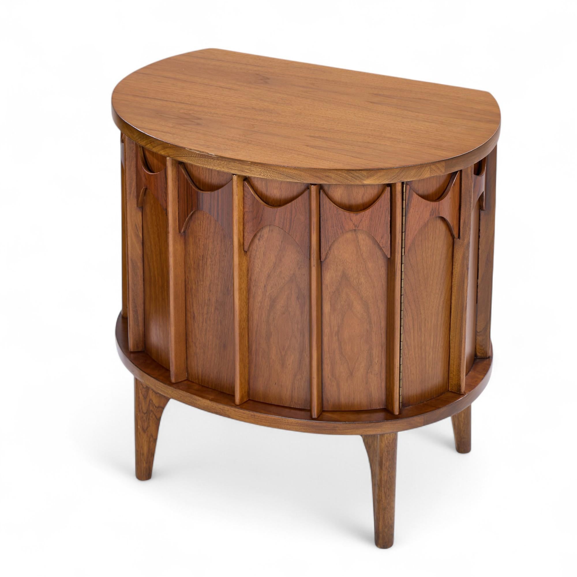 Paire de tables de nuit Perspecta Mid Century en noyer et plateau en palissandre - Paire en vente 5