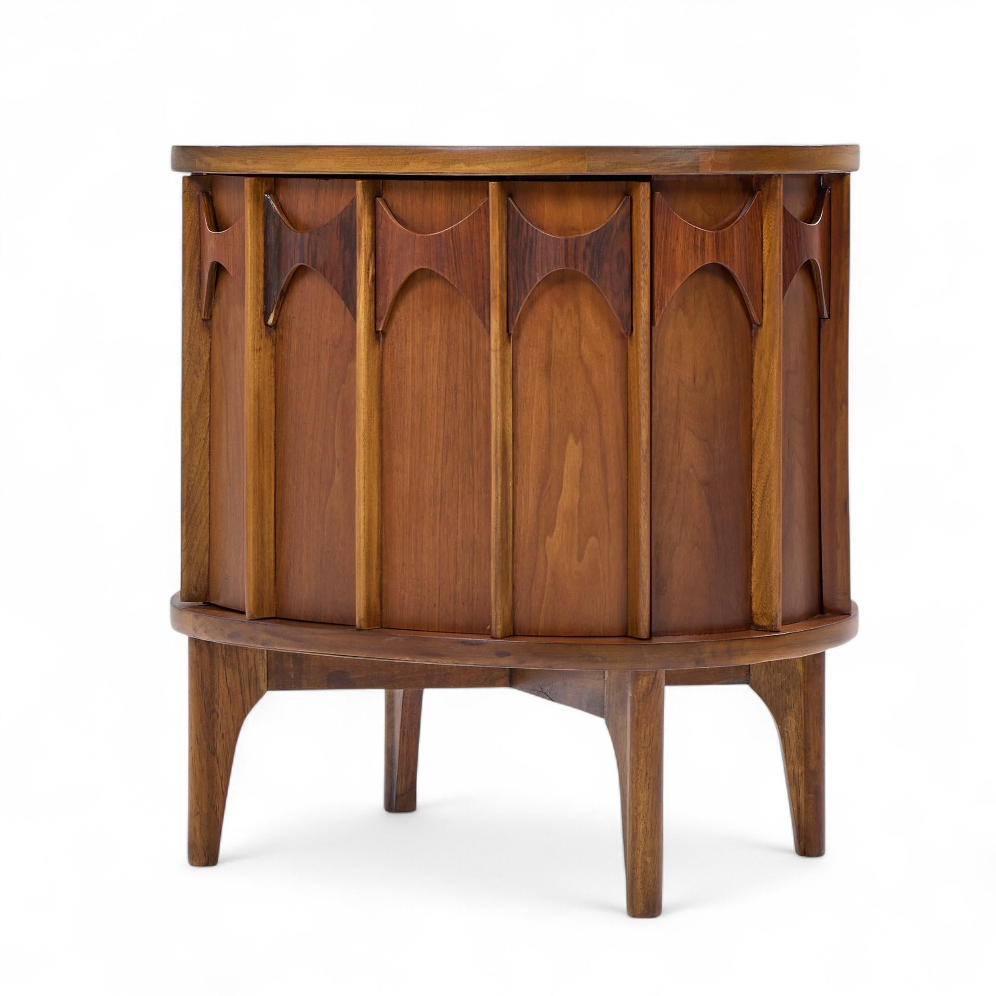 Paire de tables de nuit Perspecta Mid Century en noyer et plateau en palissandre - Paire en vente 2