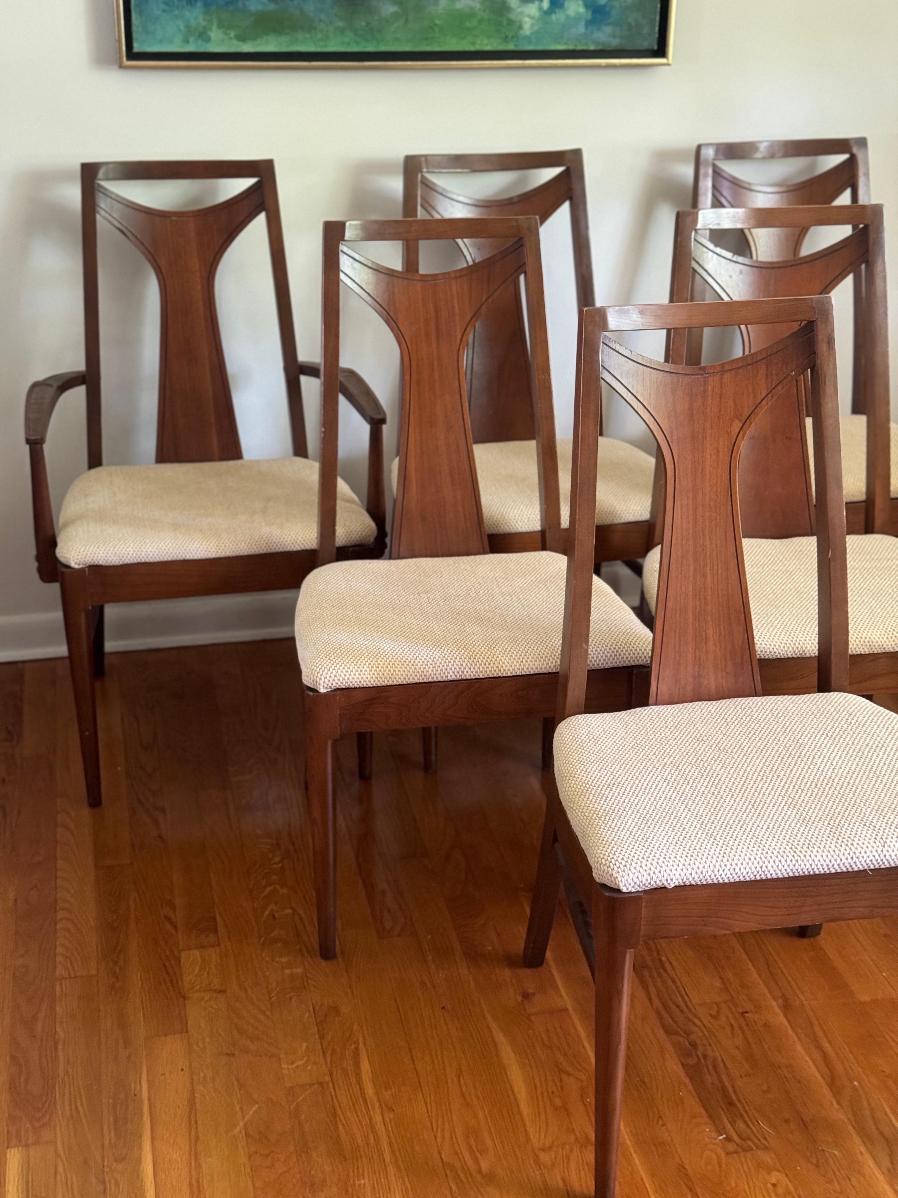 Fantastico set di 6 sedie da pranzo in noce Kent Coffey Perspecta del Medioevo

