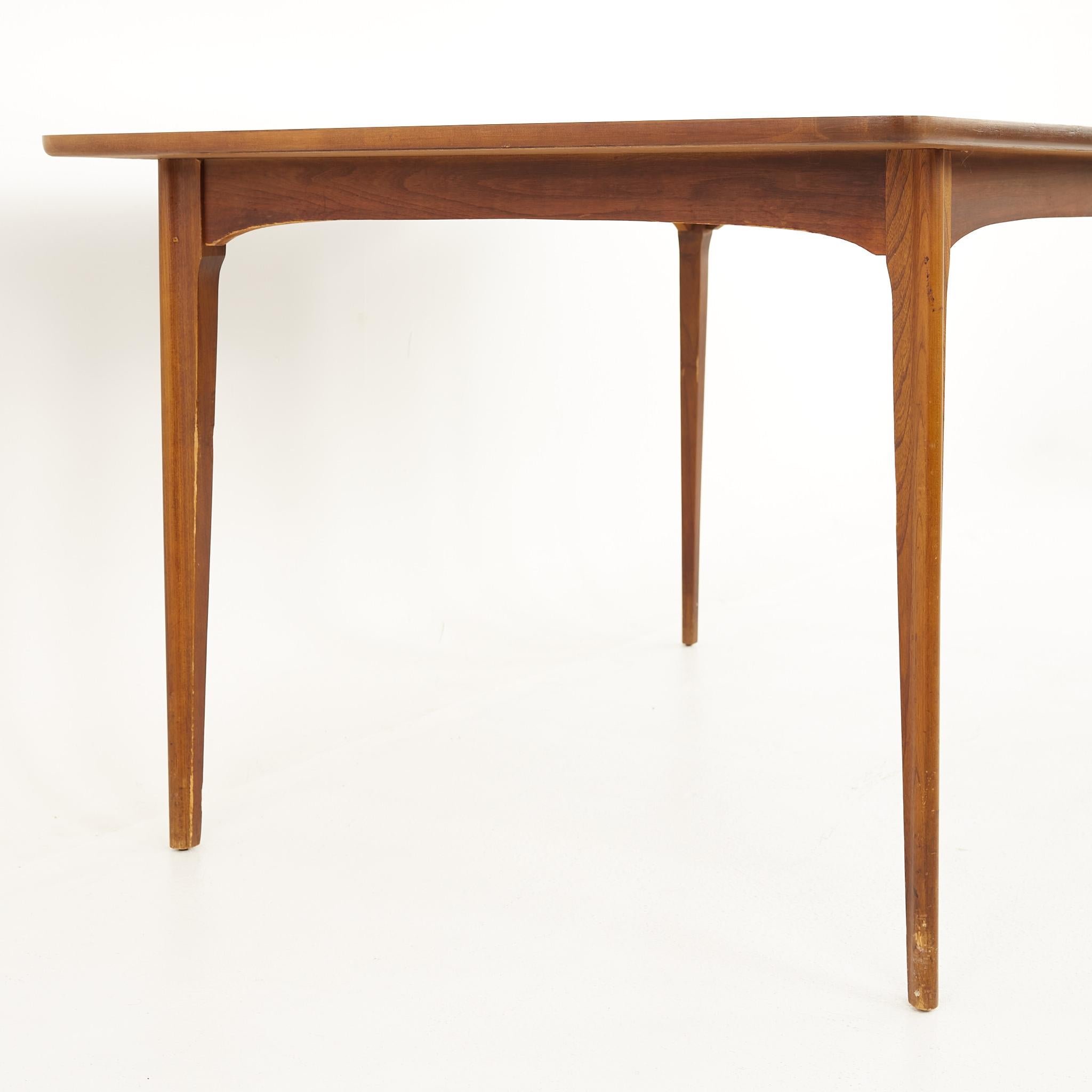 Kent Coffey Perspecta Mid Century Walnut Surfboard Dining Table In Good Condition For Sale In Countryside, IL