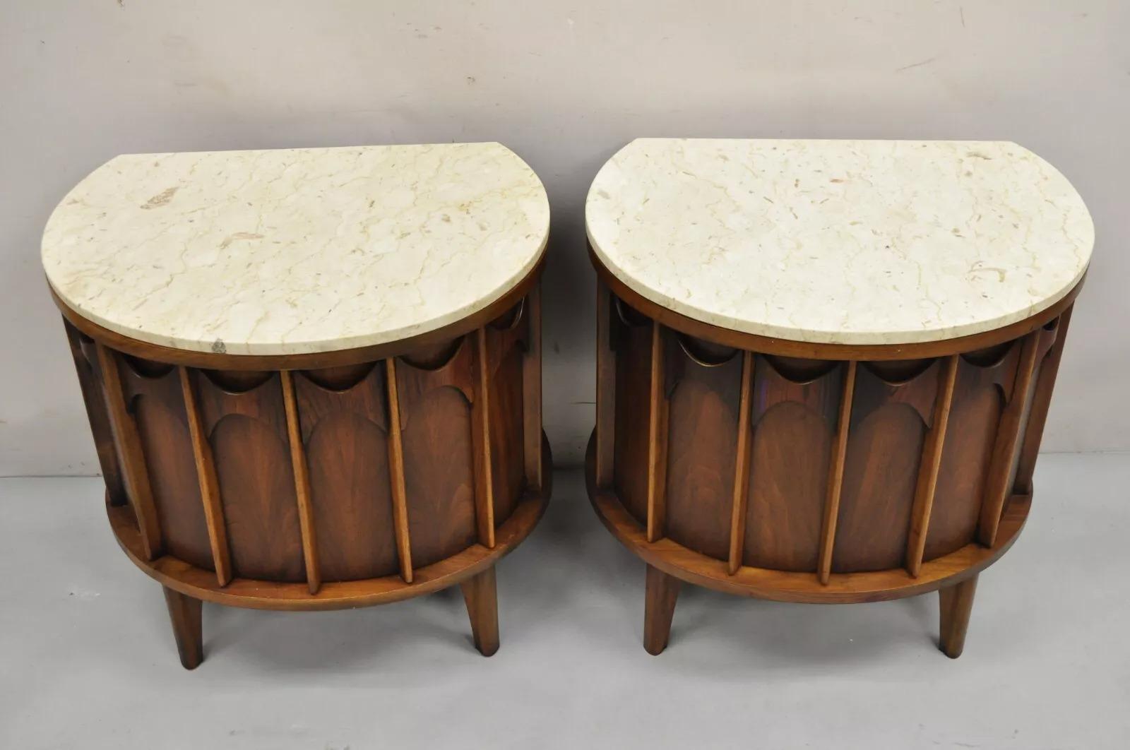Kent Coffey Perspecta Pecan & Walnut Travertine Top Demilune Nightstand - a Pair en vente 6