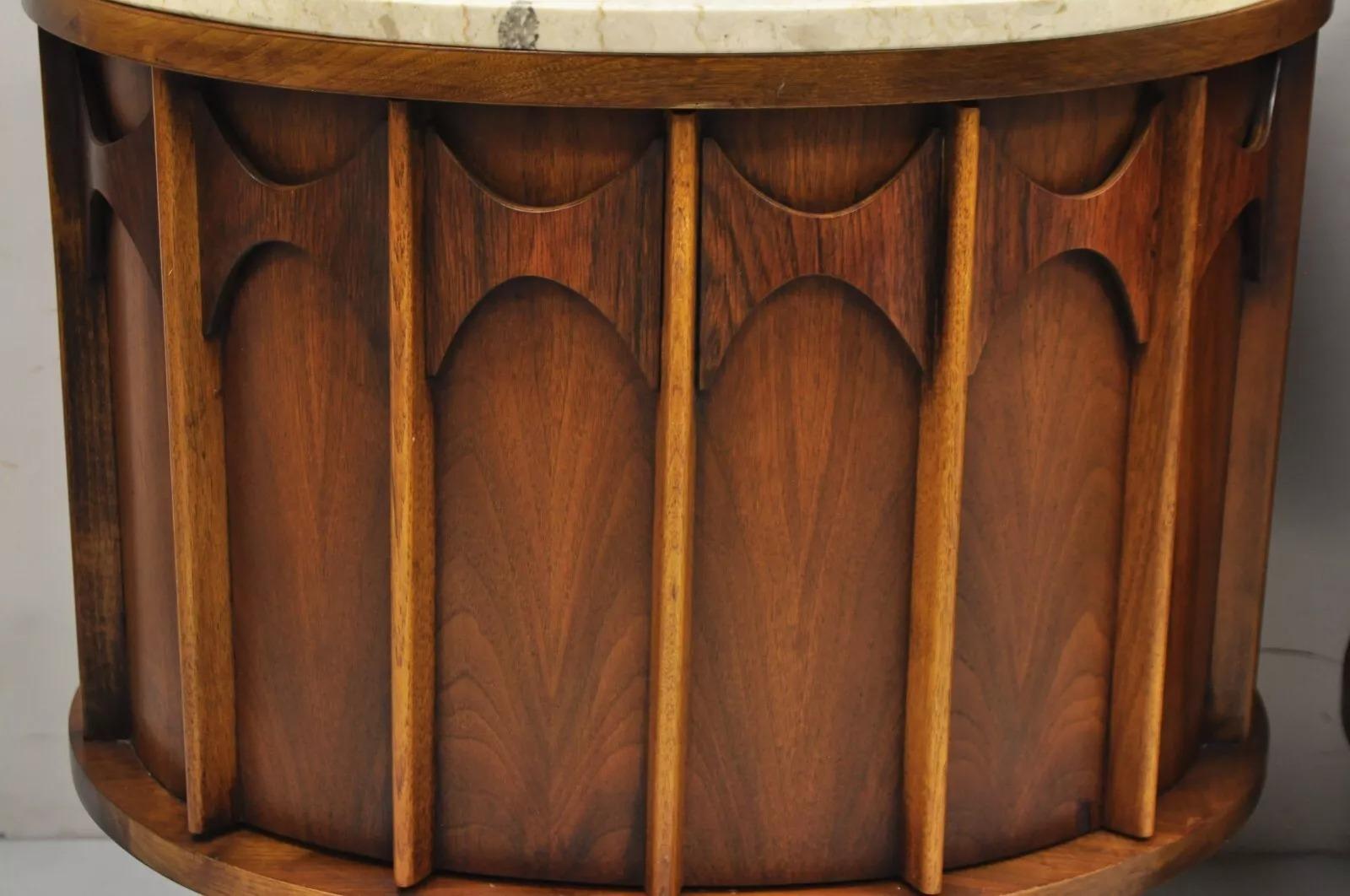 Inconnu Kent Coffey Perspecta Pecan & Walnut Travertine Top Demilune Nightstand - a Pair en vente