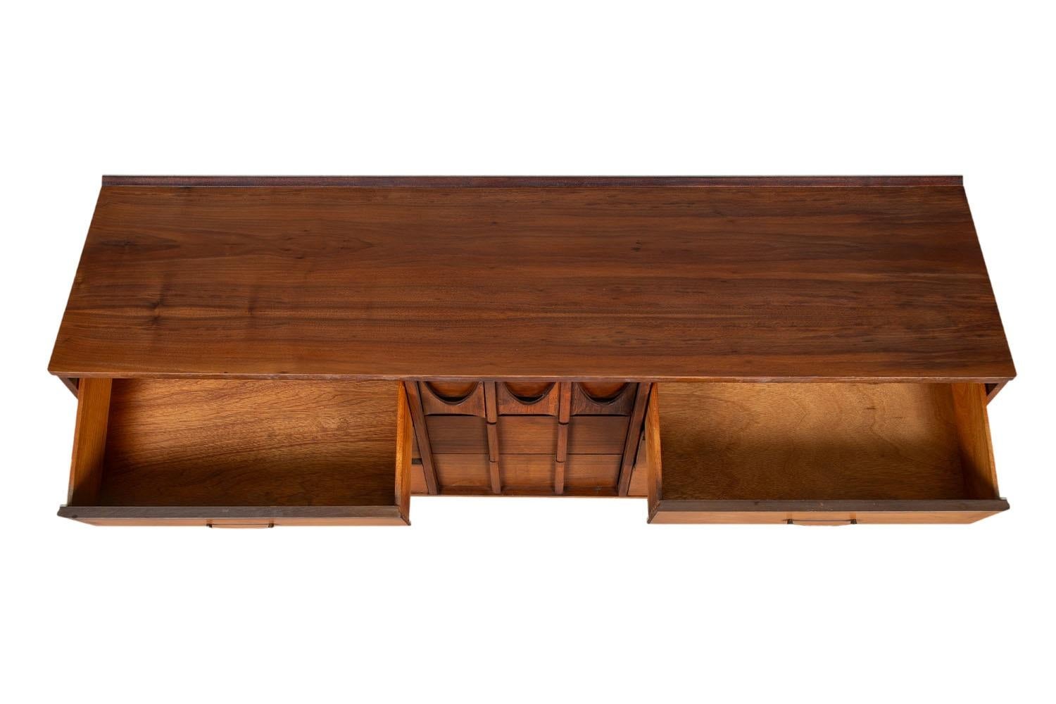 Kent Coffey Perspecta Triple Dresser Credenza Mid-Century Modern In Fair Condition For Sale In Baltimore, MD