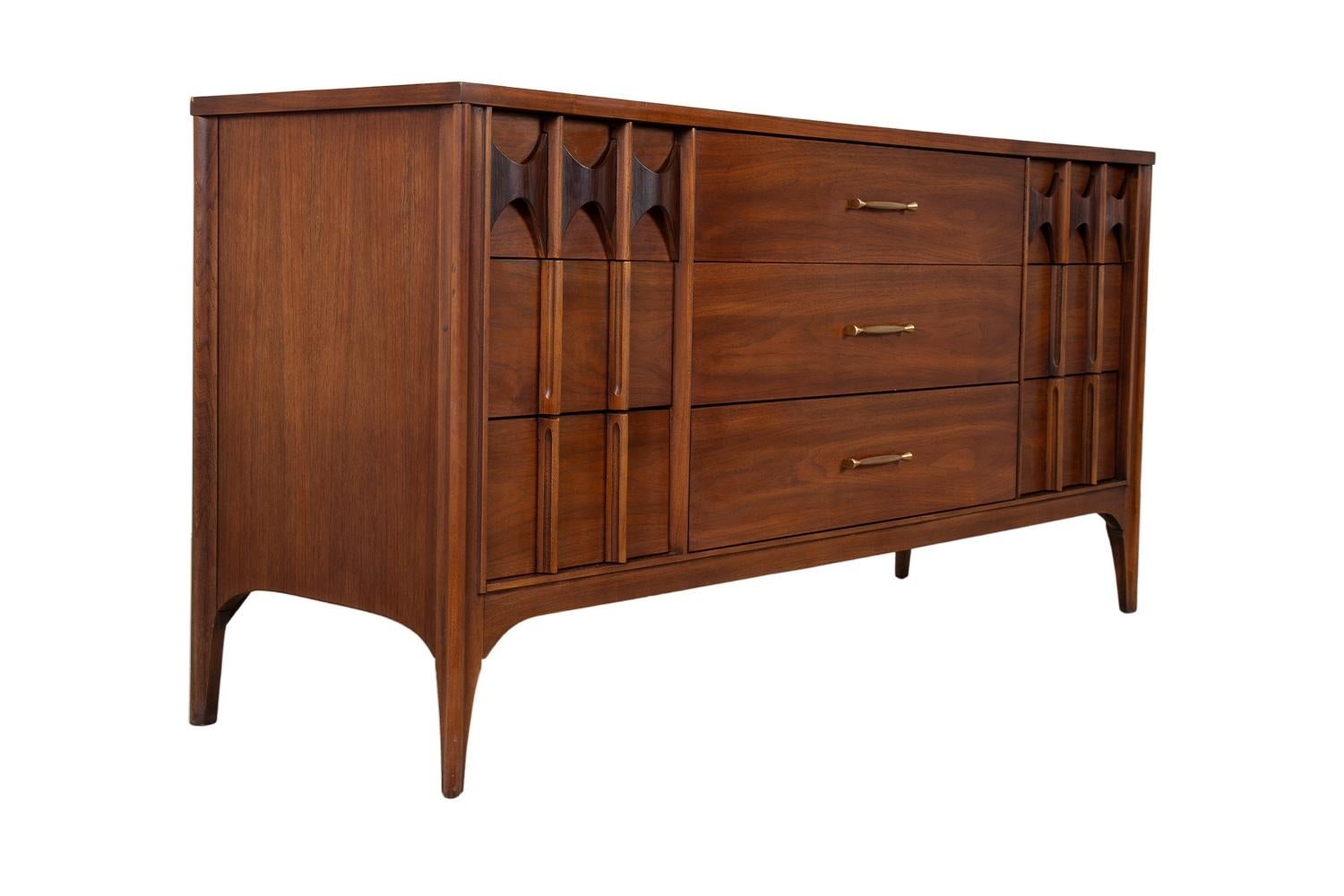 Kent Coffey Perspecta Triple Dresser Credenza Mid Century Modern In Fair Condition For Sale In Baltimore, MD