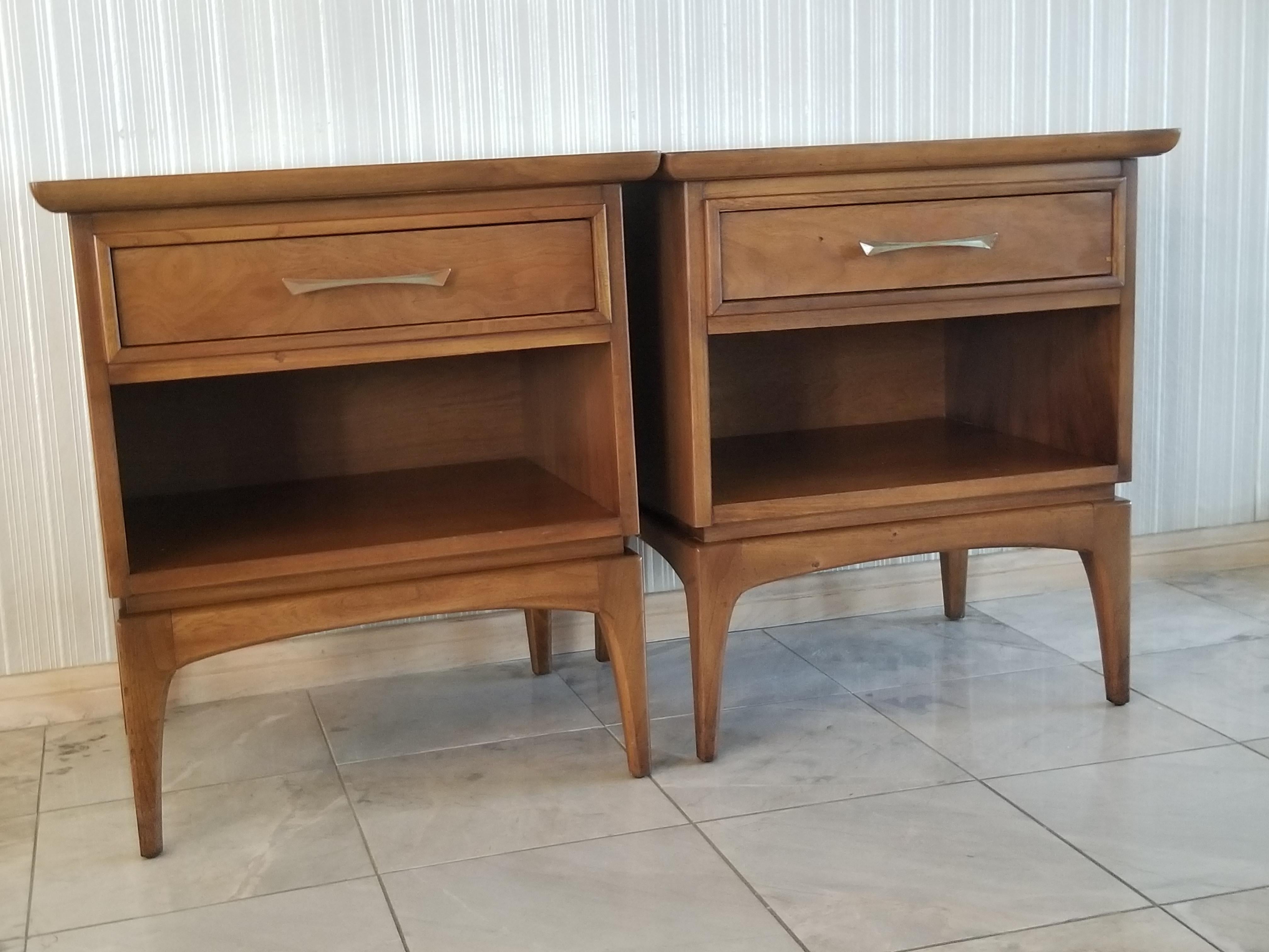 Kent Coffey Proper Walnut Wharton Nightstands End Tables North Carolina, 1960s  2