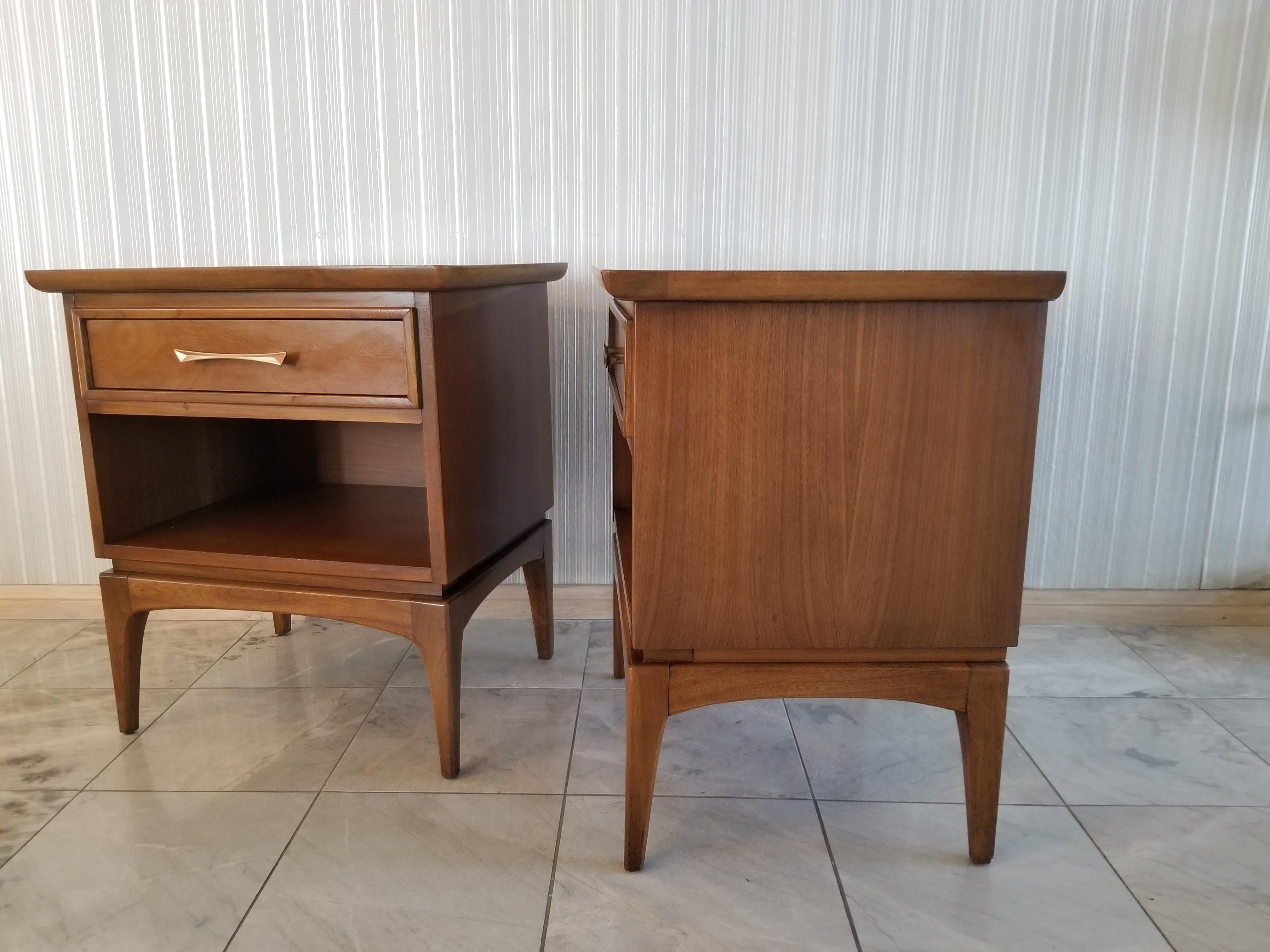 Kent Coffey Furniture Lenoir North Carolina midcentury vintage modern finest 1960s USA
Pair of walnut nightstands end side tables from The Wharton Line features original drawer pull handles.
Nightstands are designed with a dovetail joint spacious