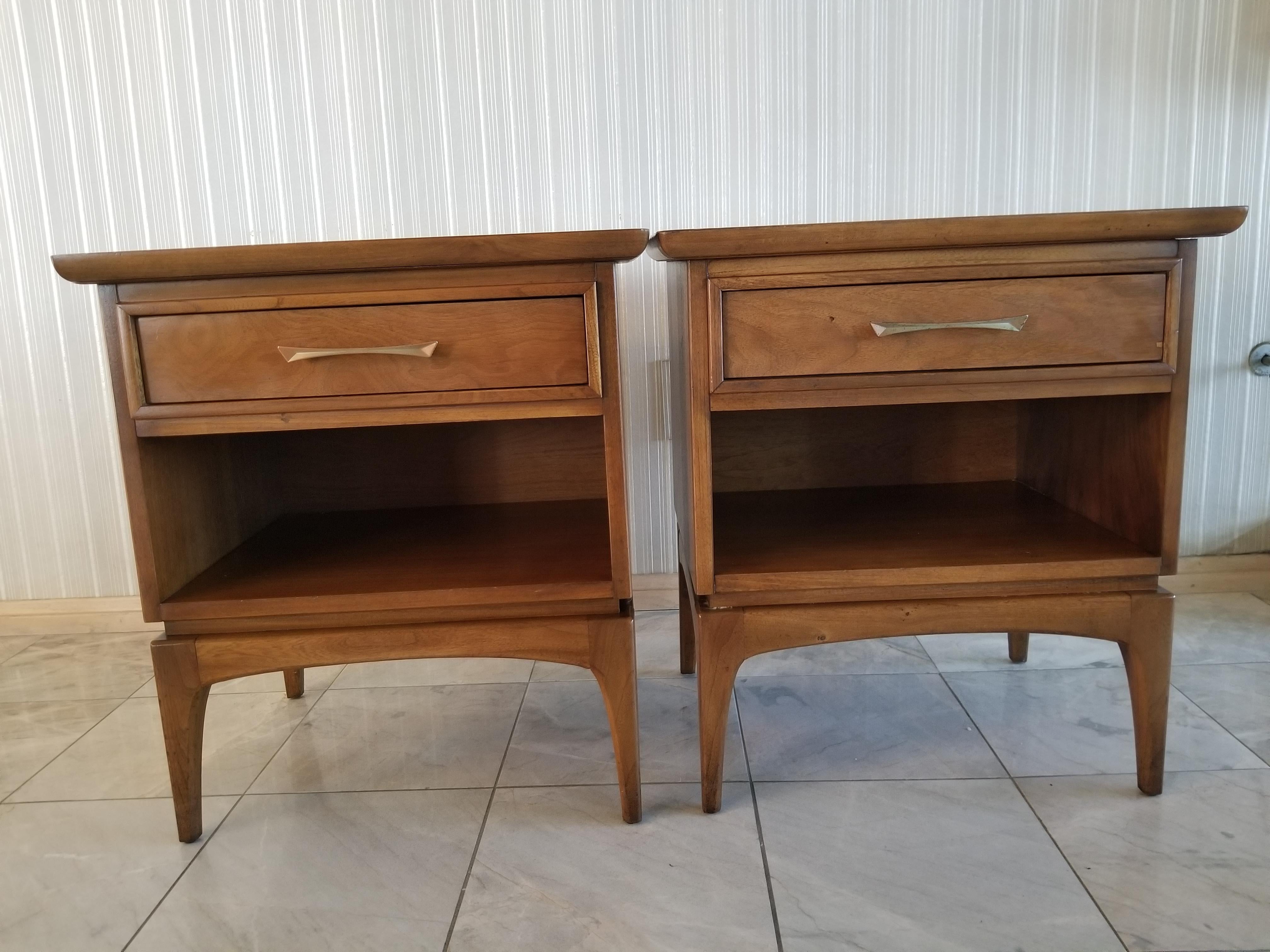 Kent Coffey Proper Walnut Wharton Nightstands End Tables North Carolina, 1960s  In Good Condition In Chula Vista, CA