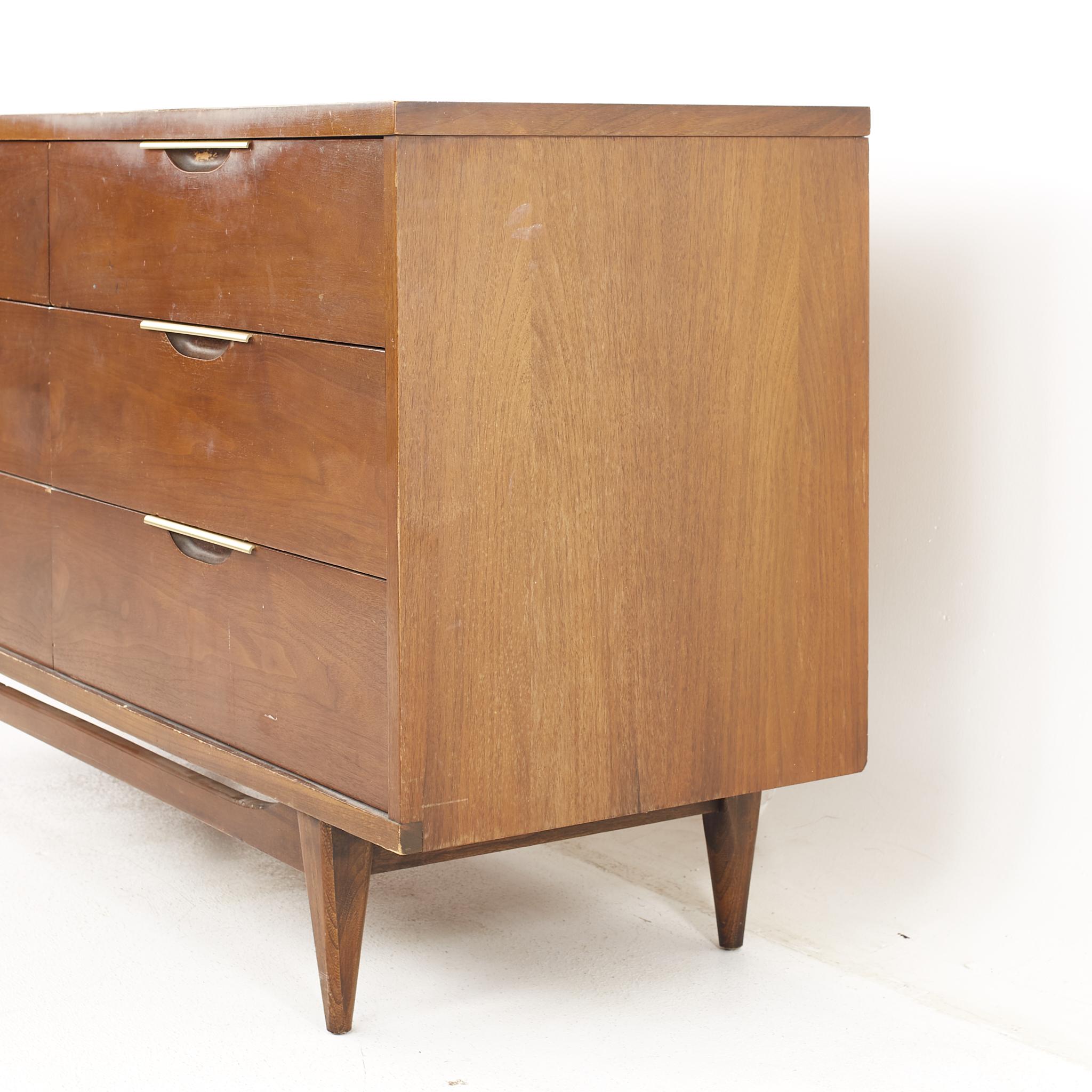 Mid-Century Modern Kent Coffey Tableau MCM Walnut and Formica Top 6 Drawer Lowboy Dresser