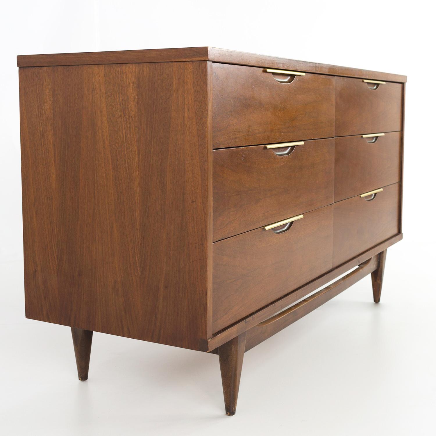 Mid-Century Modern Kent Coffey Tableau Mid Century Walnut 6 Drawer Lowboy Dresser