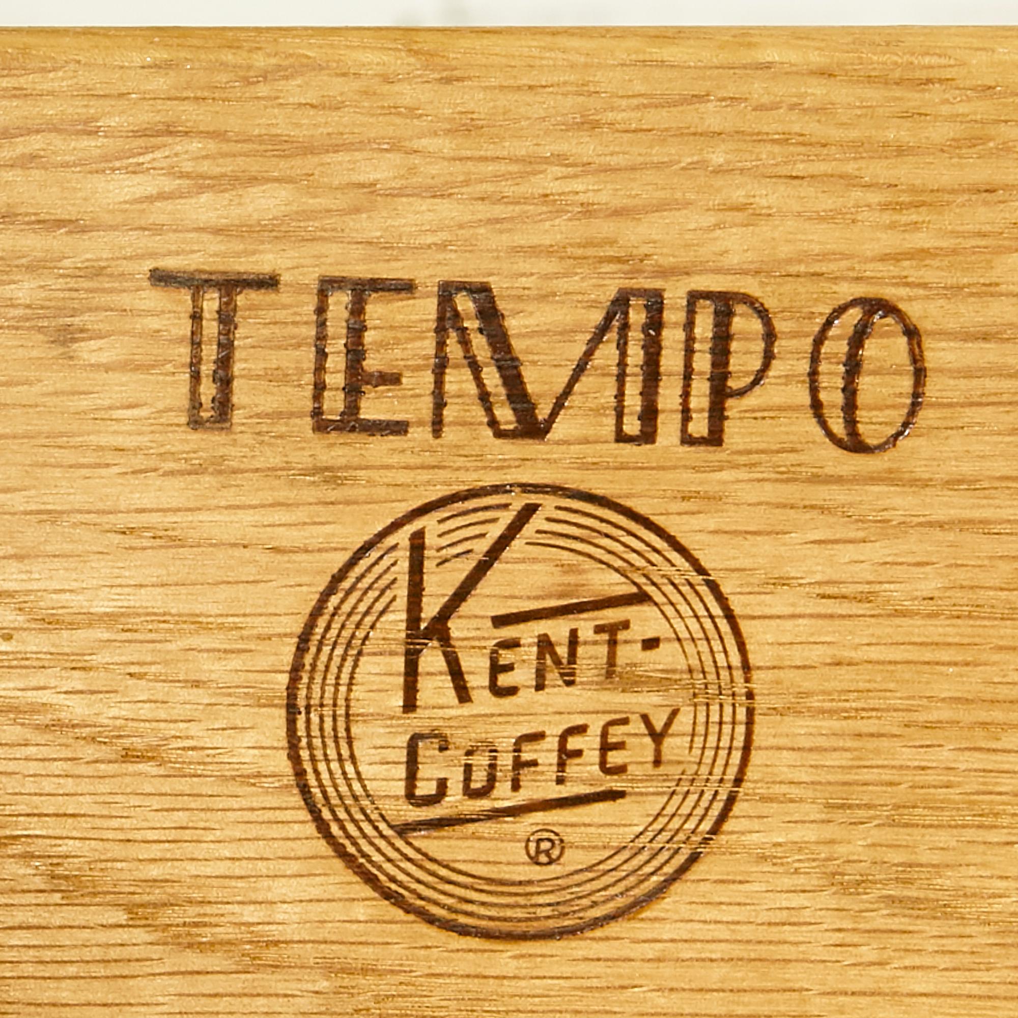 Kent Coffey Walnut Tempo Desk, 1960s im Zustand „Gut“ im Angebot in Amherst, NH