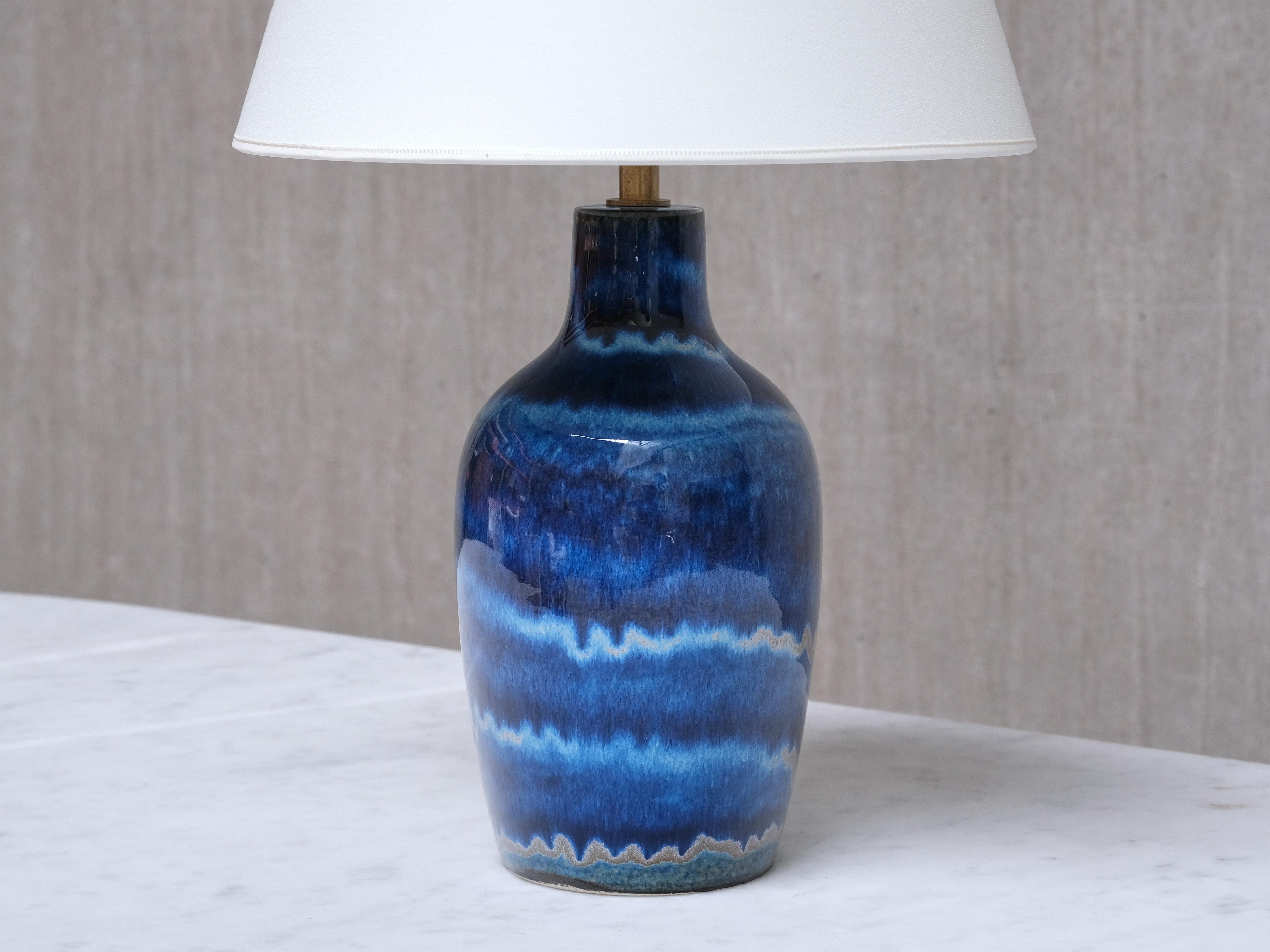 Suédois Lampe de table Kent Eriksson en émail bleu dégradé, Designhuset, Suède, années 1970 en vente