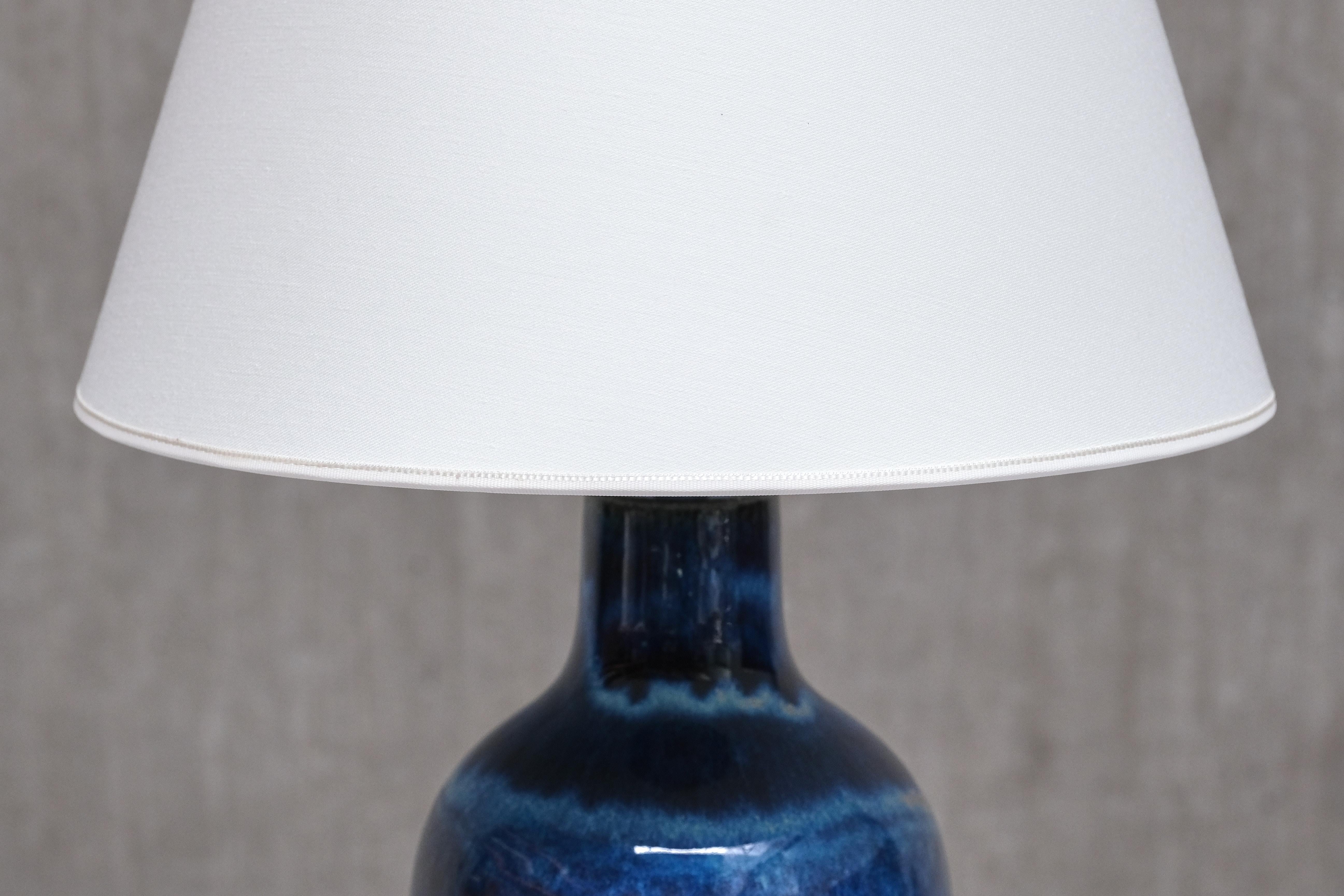 Vernissé Lampe de table Kent Eriksson en émail bleu dégradé, Designhuset, Suède, années 1970 en vente