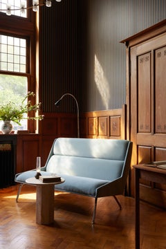 Loveseat de Kent conçu par Yaniv Chen pour Lemon in Romo Forenza en velours de coton