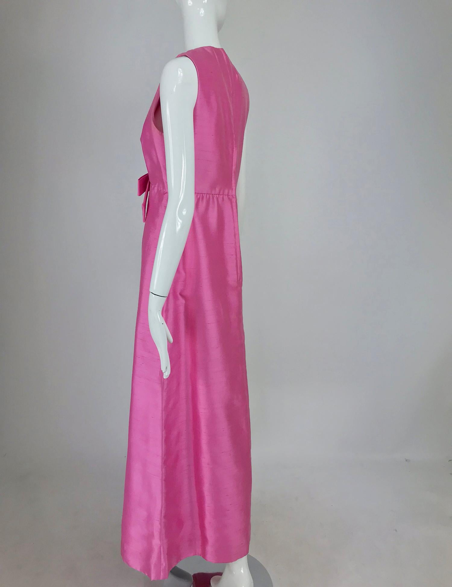 Kent Originals bubble gum pink slub silk bow front evening dress 1960s  12 In Good Condition In West Palm Beach, FL