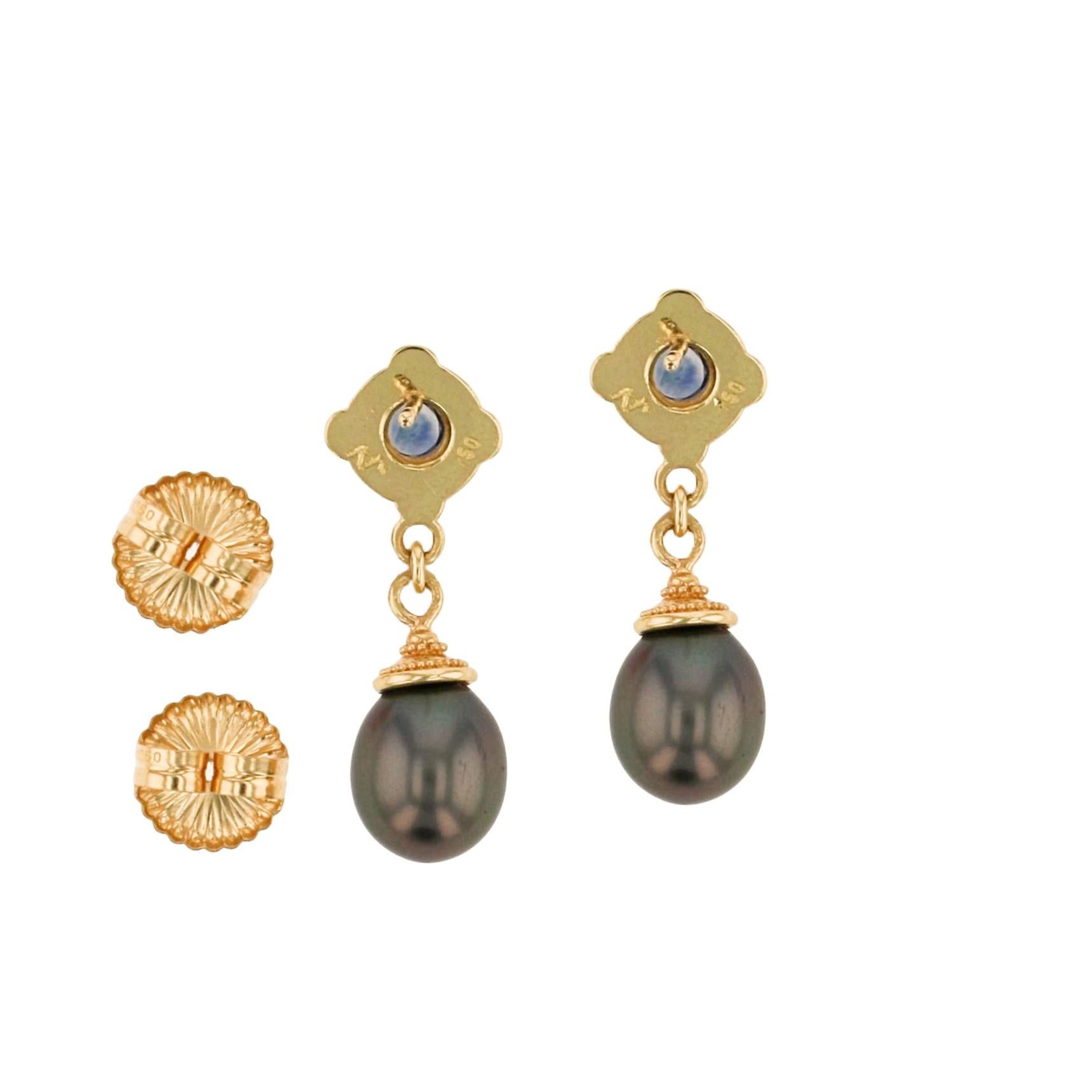 Kent Raible 18 Karat Gold Blue Sapphire and Black Pearl Dangle Earrings In New Condition For Sale In Mossrock, WA