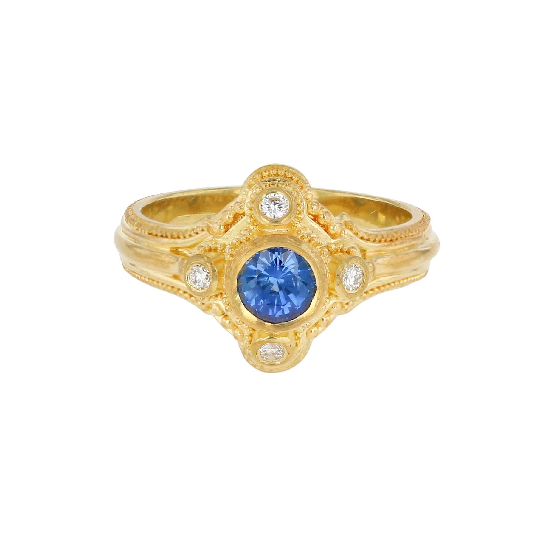 Taille ronde Bague Kent Raible en or 18 carats, saphir bleu et diamant avec granulation fine en vente