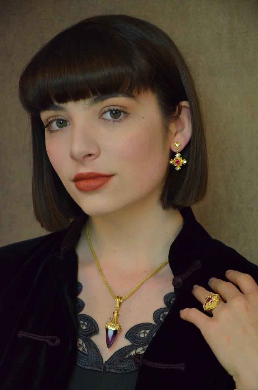 Kent Raible 18 Karat Gold Earrings with Red Spinel, Diamonds and Granulation In condizioni Nuovo in vendita a Mossrock, WA