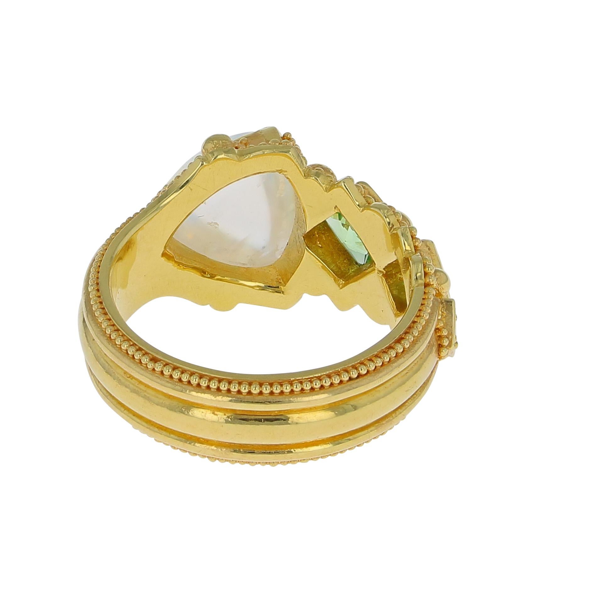Kent Raible Ring aus 18 Karat Gold mit Mondstein und grünem Granat und feiner Granulation (Gemischter Schliff) im Angebot