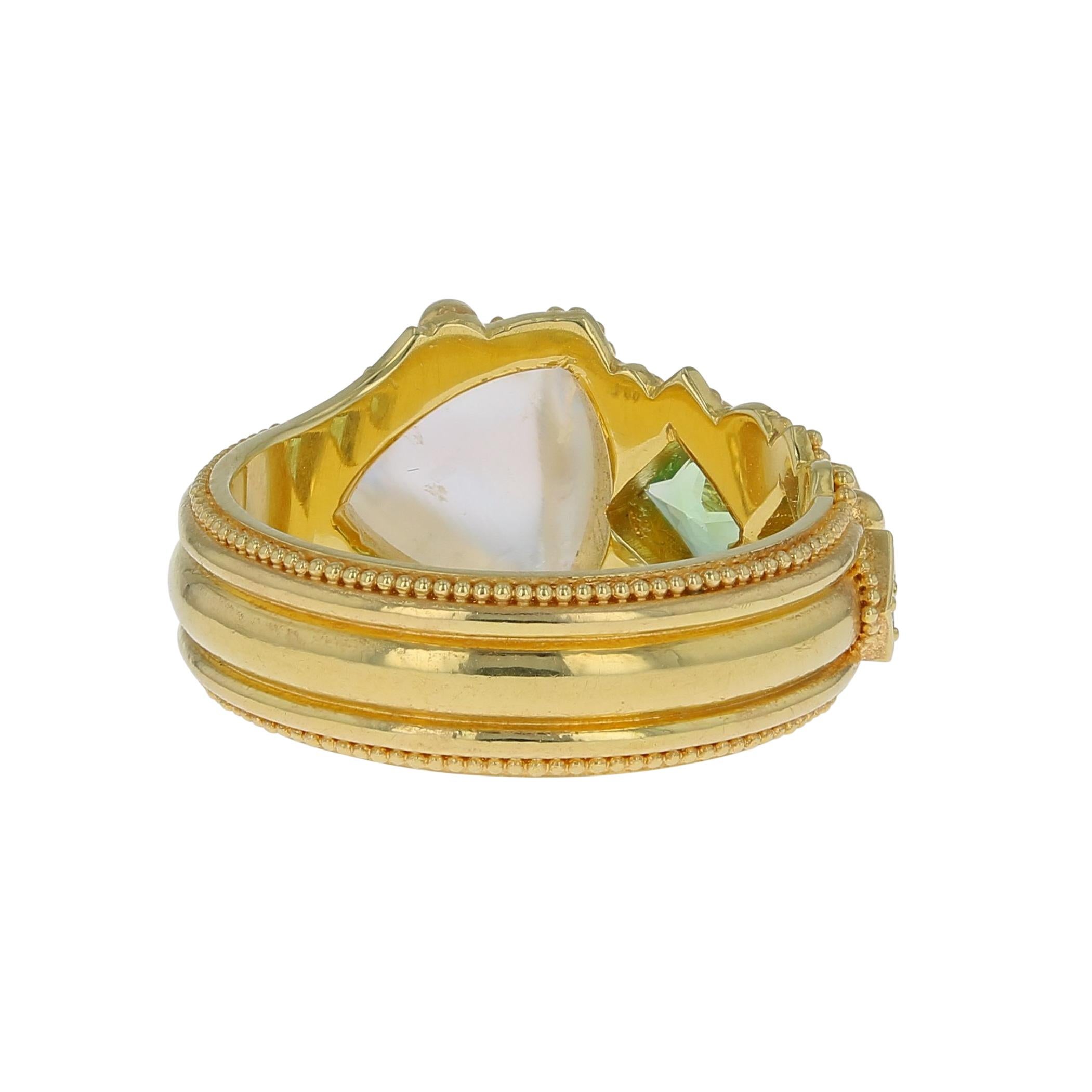 Kent Raible Ring aus 18 Karat Gold mit Mondstein und grünem Granat und feiner Granulation im Angebot 2