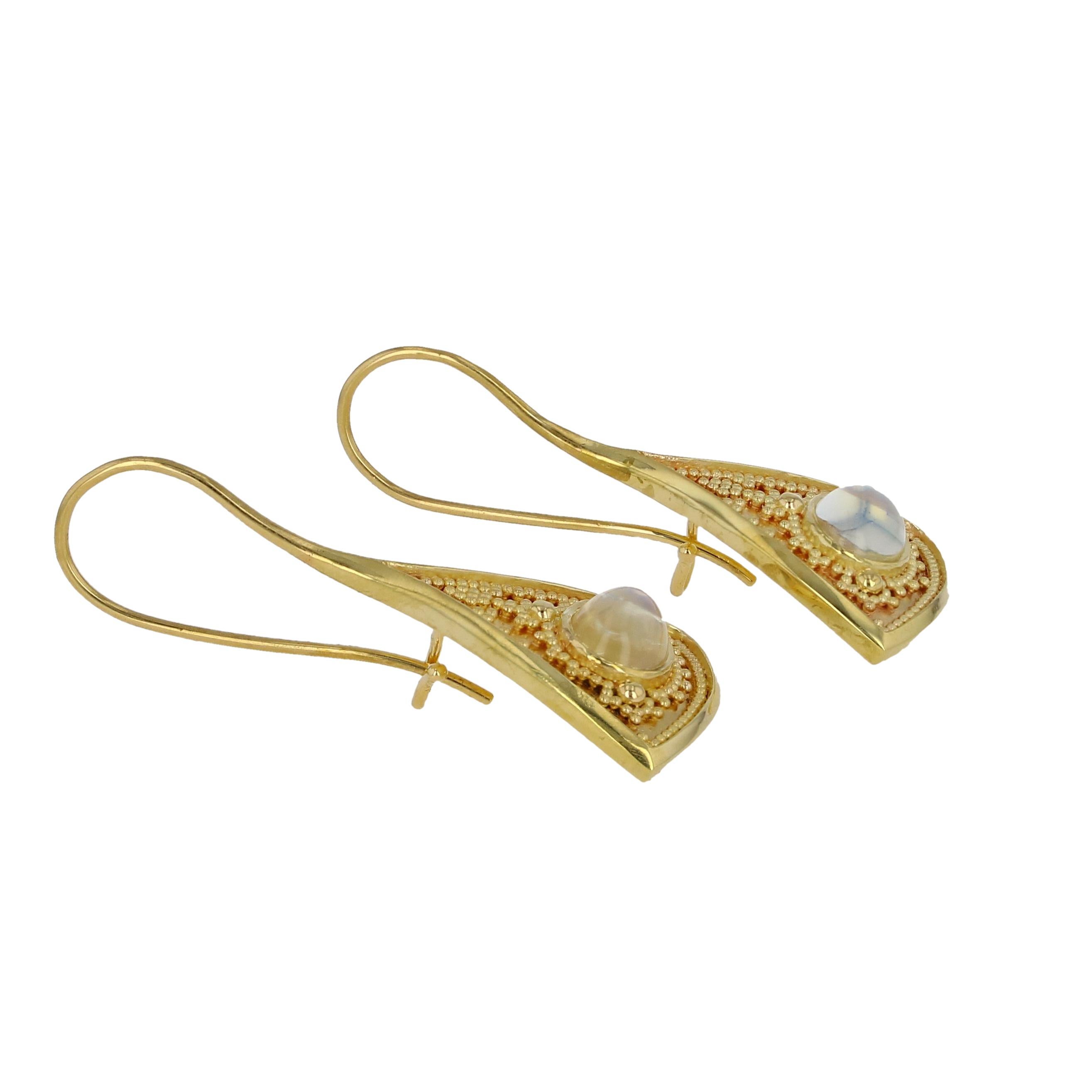Kent Raible 18 Karat Gold Moonstone Drop Earrings with Gold Granulation In New Condition For Sale In Mossrock, WA